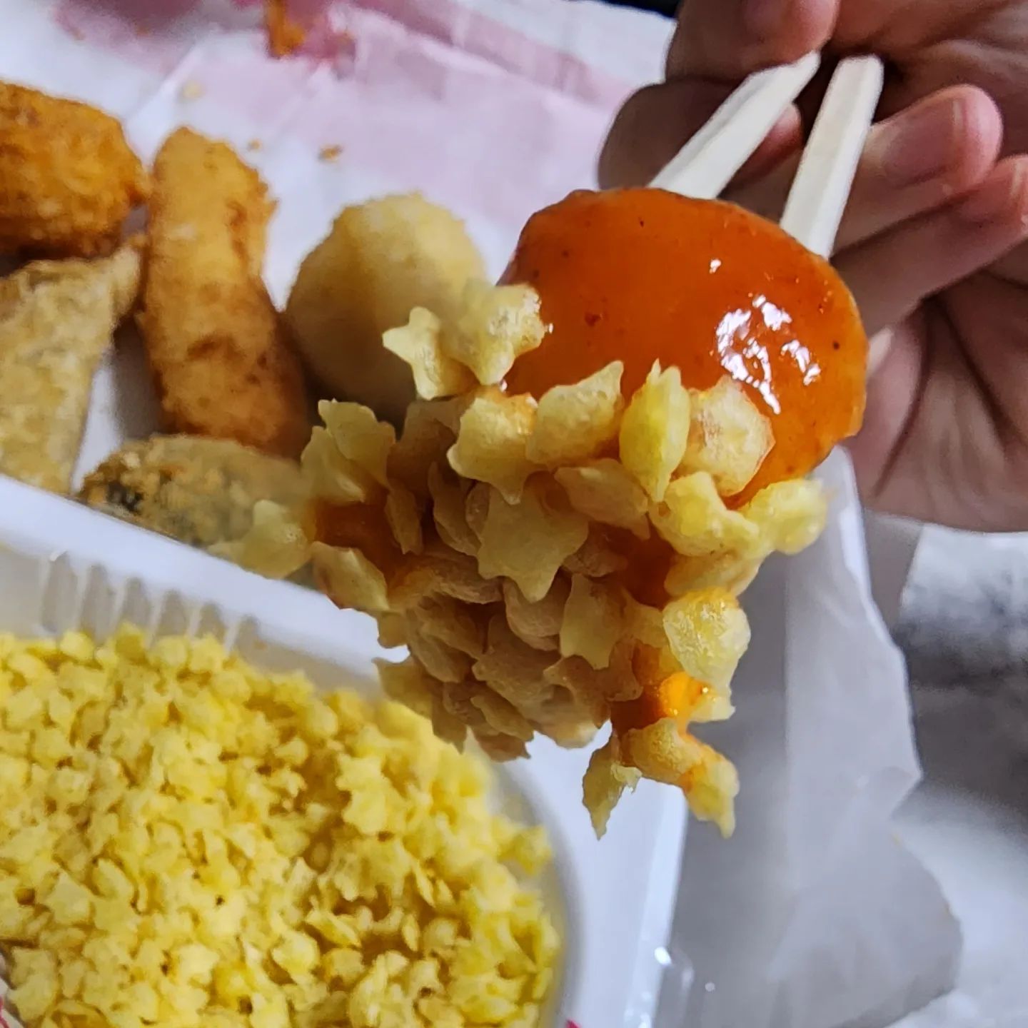.
#스텔라떡볶이
춘천에 없다고 넘 슬퍼하던 탱글이
서울가서 브레이크타임으로 먹지 못하고
의정부점도 휴무로 먹지 못하고
왜, 천안 주변만 많은거냐며 천안 다시 가자는 탱글

(세종 살때가 좋았지...다...주변에 있고)

강원도엔 원주에 하나뿐인 스텔라 떡볶이
드디어 먹어봤네요.(감사합니다🤗)

기본별튀김 / 치즈별튀김

떡볶이는 맛있어요. 양념이 내스퇄(부산스퇄?)
별튀김은...내입엔 별룬데 탱글이는 넘 좋아해요.
먹어보니 맛있다며 더더더 좋아하는 스텔라
제발 춘천에도 입점해주세요!!!
.
.
.
#떡볶이맛집 #맛있는떡볶이 #스텔라
#주현영떡볶이 #별튀김 #별튀김떡볶이