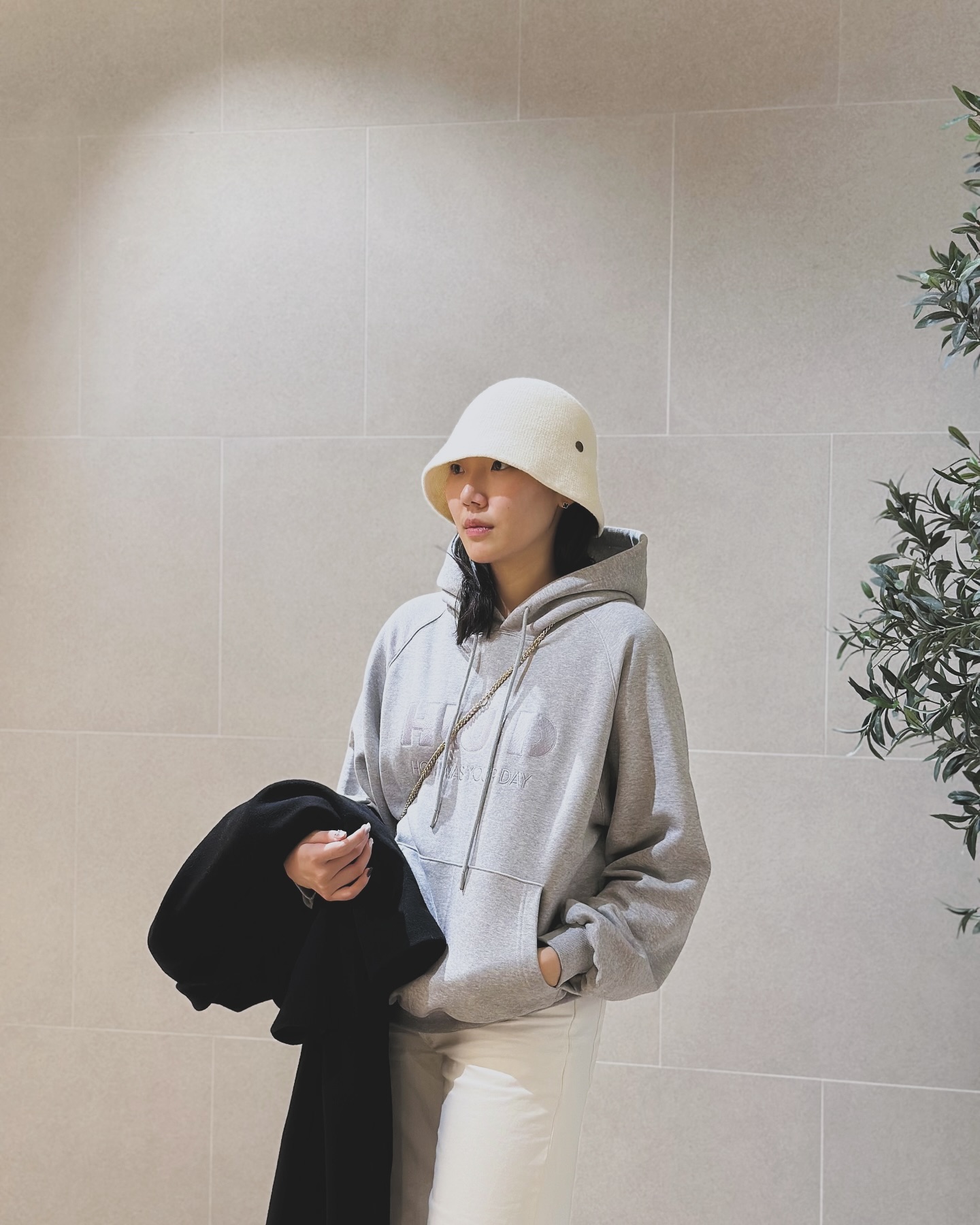 편안한데 #cozy 무드 완벽한 howasyourday.official #hodie #주말일상 #minimalmood #comfortandstyle 🫶