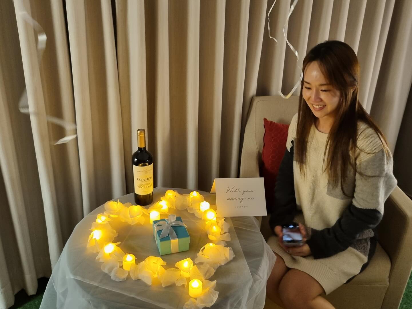 💍❤️
내심 기대하고 있었는데,
실망 한사발 마시고,
기대감이 없을 때에 딱!😭😭😭
진짜 놀라서 기절 할 뻔, 눈물… 😭😭😭
⠀
사랑해❤️
⠀
⠀
⠀
#프로포즈이벤트 #💍
고생한 두분, #고마워요💕
🤣🤣🤣
#20231124