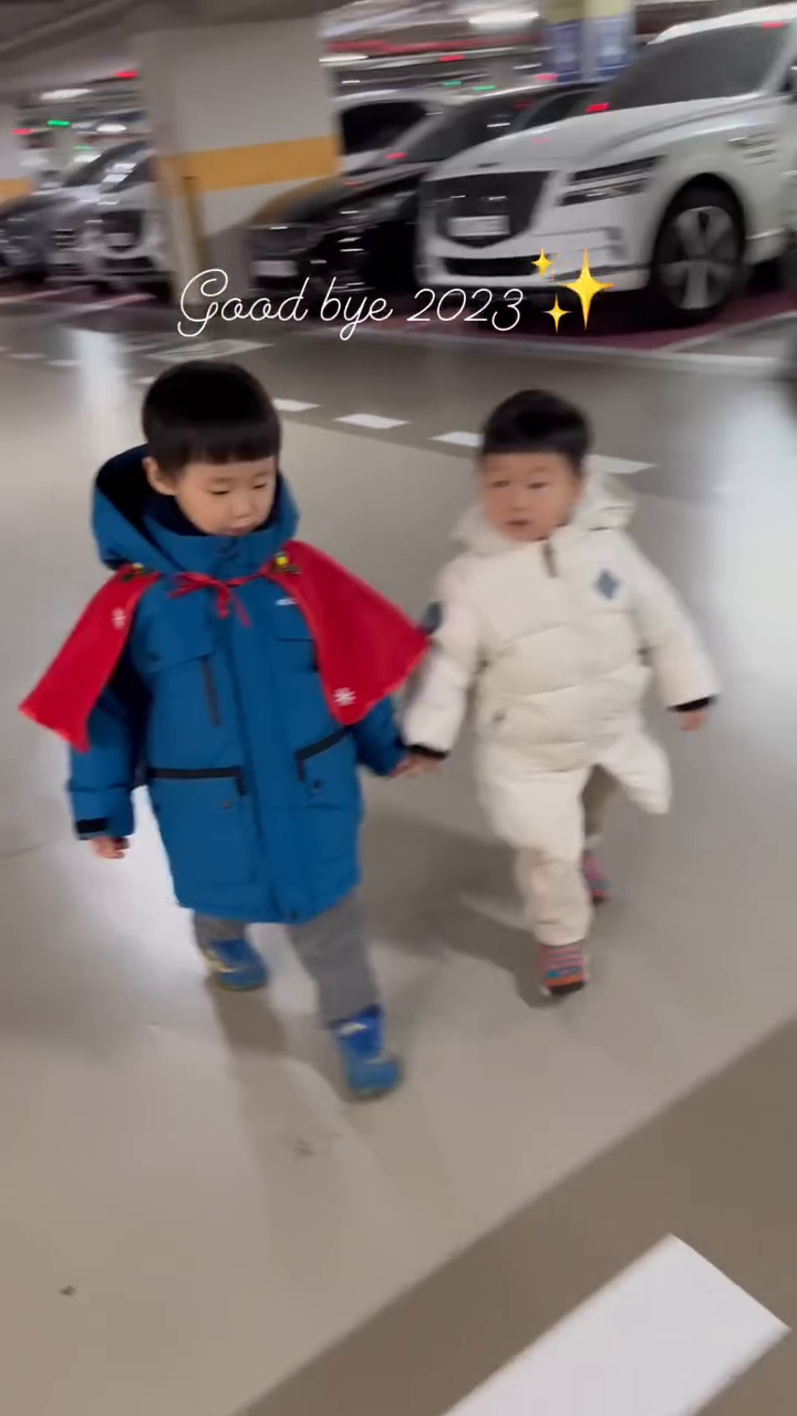 #안녕 #2023 

꽉차고 행복했던 2023🫶🏻
너희들이 있어서 더욱 기대되는 2024, 달려가보자♥️