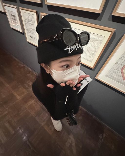 지히야 on Instagram: "#광고 요즘 부쩍 추워진 날씨에 장갑으로 손 보호하긔!! 휴대폰 터치도 문제 없어서 하루종일 끼고 다니기 좋아용 ⍢ 패션과 방한을 모두 잡아버리는 장갑 🧤 #롸잇히어 #