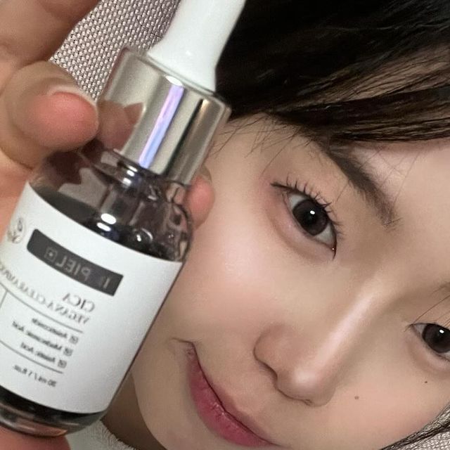 다해 on Instagram: "#협찬 | 임피엘 시카 앰플은, 여드름 진정 특화 앰플이여서 그런지 확실한 진정 효과가 너무 눈에 보여요! 고가 원료인 천연 아줄렌이 함유되어 있어, 사랑스러운 보라색이