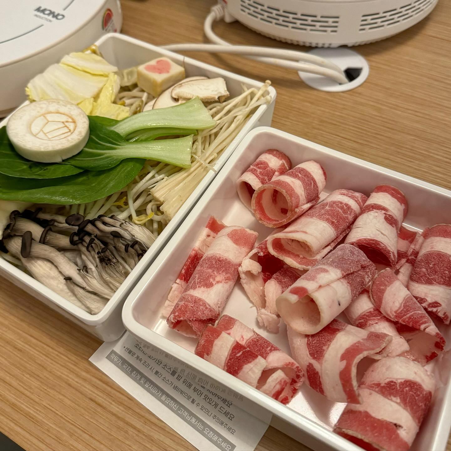 〰️
📍샤브로21 대전송촌점

⭐️⭐️⭐️⭐️
송촌동의 깔끔한 샤브샤브 신상맛집🍲
1인샤브로 나와서 원하는 맛 골라서 먹을 수 있고
매장도 넘 깔끔해서 모임장소나 데이트장소로 딱이당👍🏻

📋
샤브로21 샤브샤브 6,800원
얼큰 샤브샤브 7,800원
손칼국수사리 1,500원

🗺️
대전 대덕구 송촌북로20번길 13-12 1층