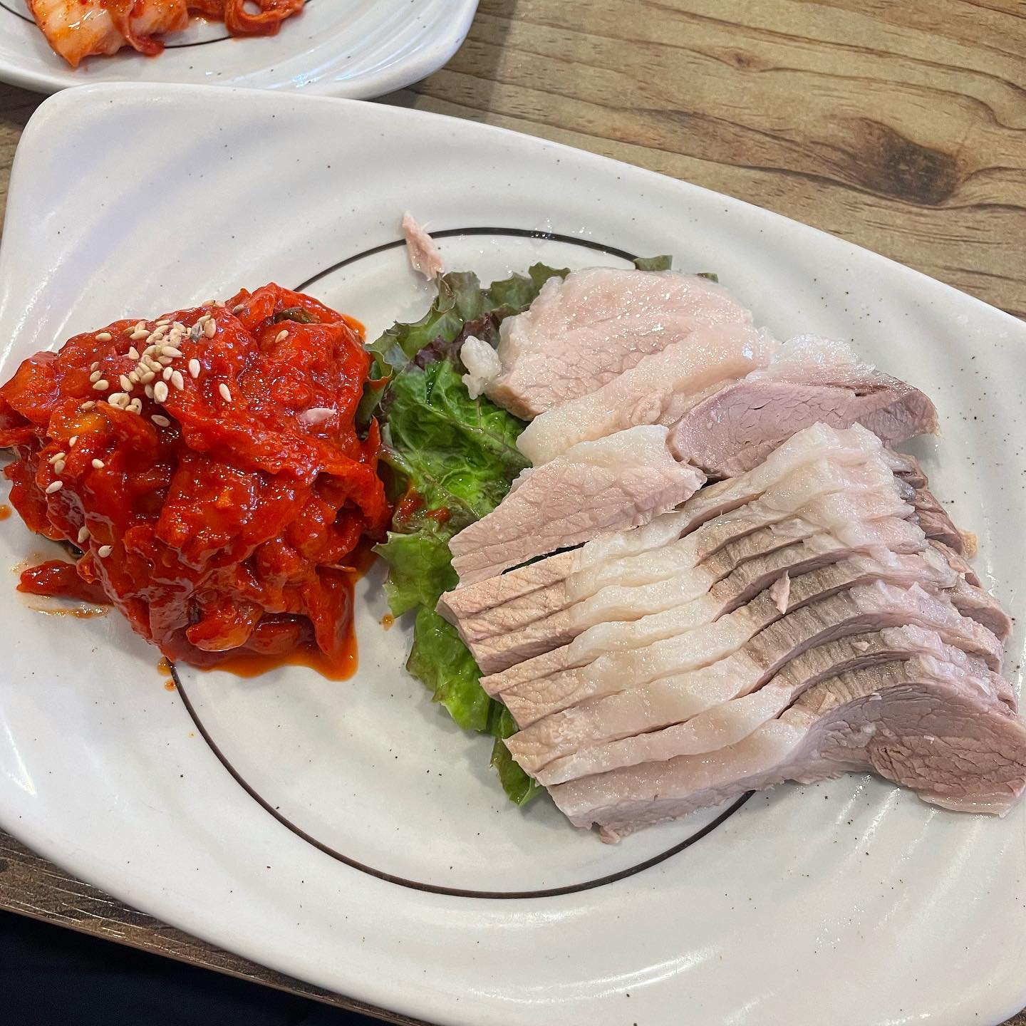🌞합정 각시보쌈
.
가성비 좋은 각시보쌈 보쌈정식~ 항정살인지 고기가 엄청 부들부들하고 보쌈에 김치찌개에 반찬까지 만원이 안된다 가성비도 좋고 맛도 좋으나 서비스는 조금 별루였던 곳,,,
.
.
.
.
.
#먹스타홍홍 #각시보쌈 #보쌈정식 #합정맛집