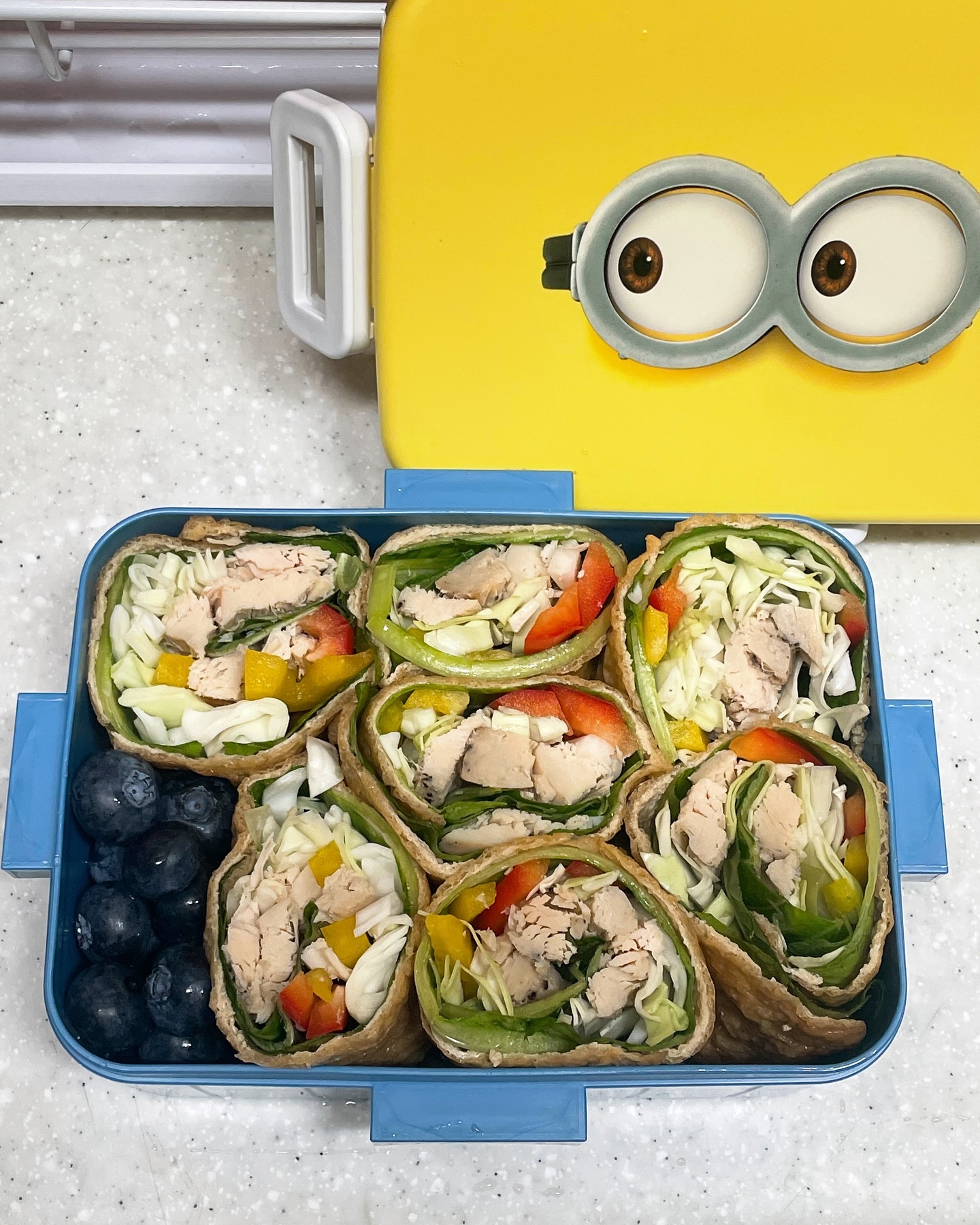 •
아침마다 항상 챙기는 것. 점심도시락과 아이스아메리카노
전혀 귀찮지않고 재미있다
회사 커피머신기는 청소담당이 따로 없어서 그냥 편하게 집에서 내려간다
가방 무거워지지만 얼음도 그냥 집에서 ~