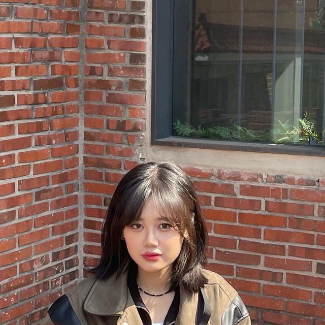  소희 on Instagram: "#광고 #스탠다드에러 
🍀제품명 : 87-STAN007 [비건 스웨이드] 파이핑 카라 바시티 스웨이드 자켓 

카키색감의 부드러운 스웨이드 자켓❇️
일반 스웨이드보다 더 소프트한 질감이라 편안하고 오버핏이라 가볍게 걸치고 나가기 좋음! 손목,밑단 시보리가 밴딩 디자인이라 안정된 핏감으로 더 이쁜 실루엣을 만들어준답니다✨

#STANDARDERROR #남여공용자켓 #자켓#데일리룩#자켓추천#간절기아우터#JACKET#パンツ  #outer #스탠다드에러x텍토리"