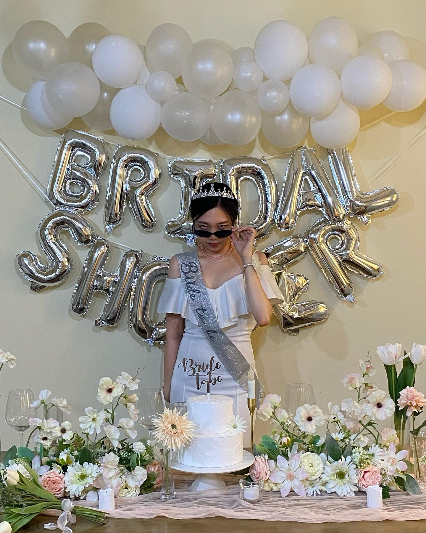 👰🏻‍♀️진주같은 조약돌들👰🏻‍♀️

#첫장 #마지막장 #내 #최애사진

진주 갈 때 마다 보는 내 칭구들
대전 온 이후로 자주 못 볼 줄 아랏지만

내가 “진주간다 요번주 ~~” 라고 하면
대답도 안 하다가 금욜되면 
오늘 머먹지 어디서 볼래 하대?산대?경대?
읊어주는 애들 ,,,,,,,🥹🥹
그덕에 한달에 한번은 꼭 봤지?
아리가또🙏🏻

앞으로도 나 유부되도 놀아줘야핼🤡

킴민콩은 축사 준비 잘 하거 있제^^?
임쏨도 이뿌게 하구와😭💕

담엔 누구 ?