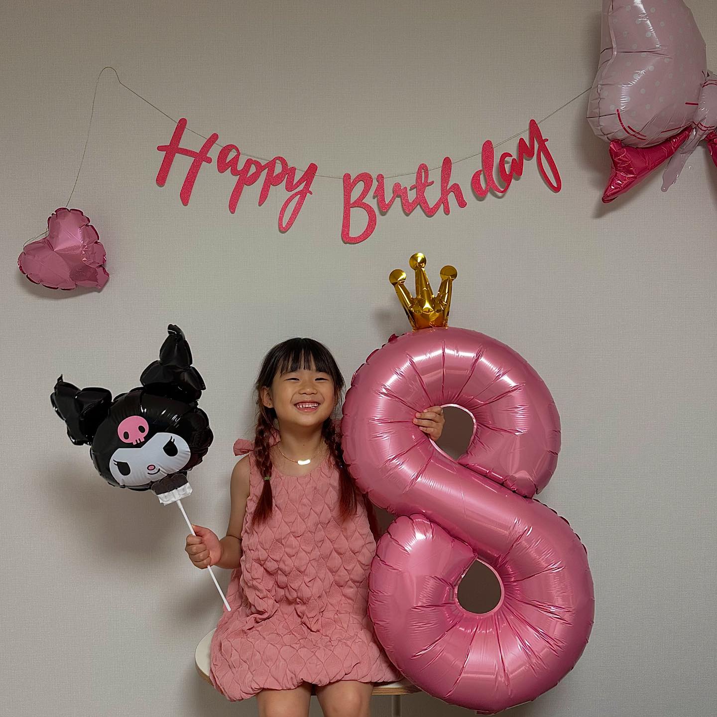 8월달부터 본인의 생일 만끽하고 있는 친구
벌써부터 내년이 걱정(?)되구요,,

1학기지났을 뿐인데 저학년 졸업분위기
뭐만하면 나가서 놀려고 하는 시컴한 잼민이🤭
(그래도 공부습관 쬐끔씩 잡혀가서 이건 다행)

방학이라 오전 스케줄 없는 오전백수누나야
엄마아빠 걱정말라며 방학 끝난 동생 등원 시켜주는중이구열👍🏻
정성을 다해 기상시키고 그어렵다던 등원준비 (머리 뜨면 물묻햐서 척척)
로션 쳐발쳐발 ㅋㅋㅋㅋ 시간에 딱딱 준비하고 등원버스 타러 고고~
버스타서 동생 갈때까지 손도 흔들어주는 따뜻한 누나야🔥
집들어가기전에 꼭(?) 편의점을 들리는 신기한 루틴이 생겼고요 ㅋㅋㅋ

단지 돌아다니다가 무슨 행사잇거나 게시물 올라오면
바로 카톡으로 사진도ㅠ보내주는 정보통😙
누궁닮앗나햇더니 아빠잖아?!?!!!!!!!!??????ㅋㅋㅋㅋㅋㅋ

암튼 내 친구 요즘 고생이 많다ㅠ
선물은 사줬눈데 왜 계속 또사달라는건지

#HBD
#아무튼생일축하해 
#내친구이자내첫번째보물