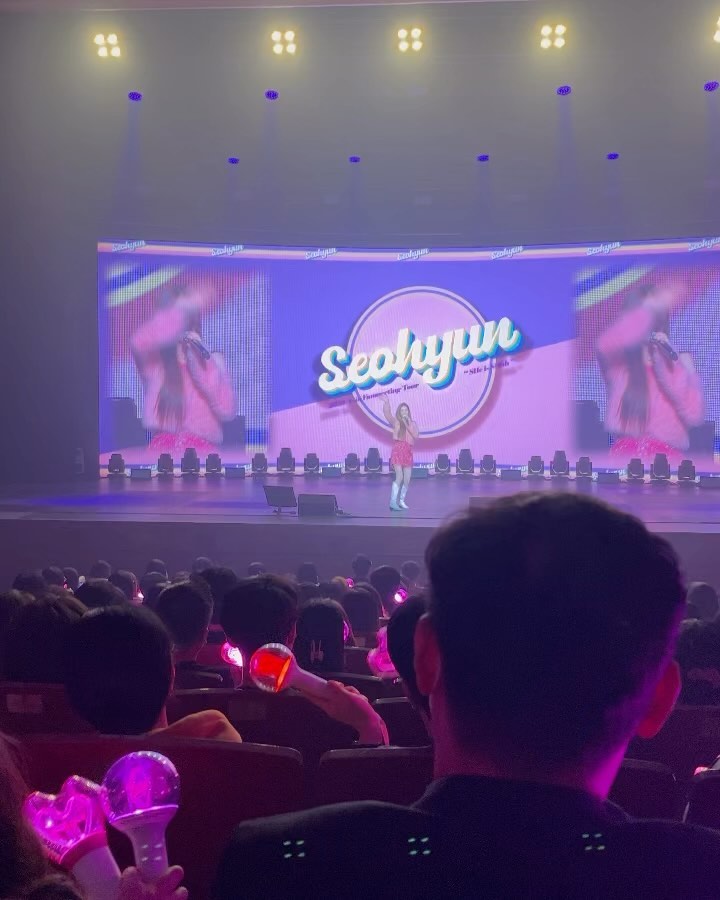 ‘SHe is SHhh’ in Seoul 3️⃣

뮤지컬 넘버 불러주기, 영원히 너와 꿈꾸고 싶다

어제 귀호강 눈호강 제대로 했다.
영너꿈은 내 눈물 주륵곡인데 어제는 너무 예쁘고 내 뇌가 정신없어서 눈물이 안 났지만 소녀시대 노래중에 유독 좋아하는 곡.
