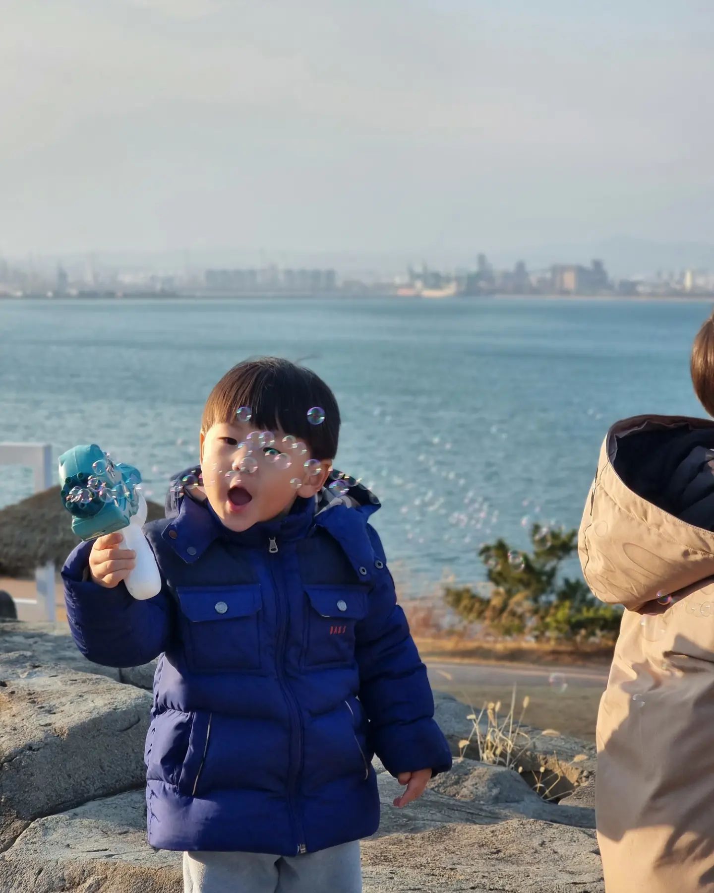연오랑세오녀테마파크✨️

방학중 외갓집 라이프 마지막 날!
할미할비랑 연오랑세오녀테마파크 나들이
바다도 보면서 한바퀴 돌고
전시관도 들어가보고-!
마지막은 비누방울로 마무리🩵

이제 방학 다 끝나간다아-!👋🏻

#연오랑세오녀테마파크 
#포항아이랑가볼만한곳