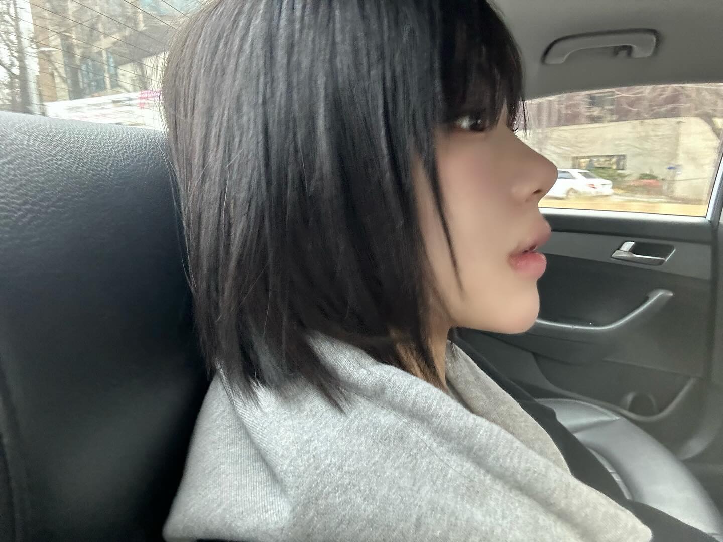 시술이나 성형은 안했구요 관리는 더하얀 얼굴소멸경락
#압구정 thehayan_kim
