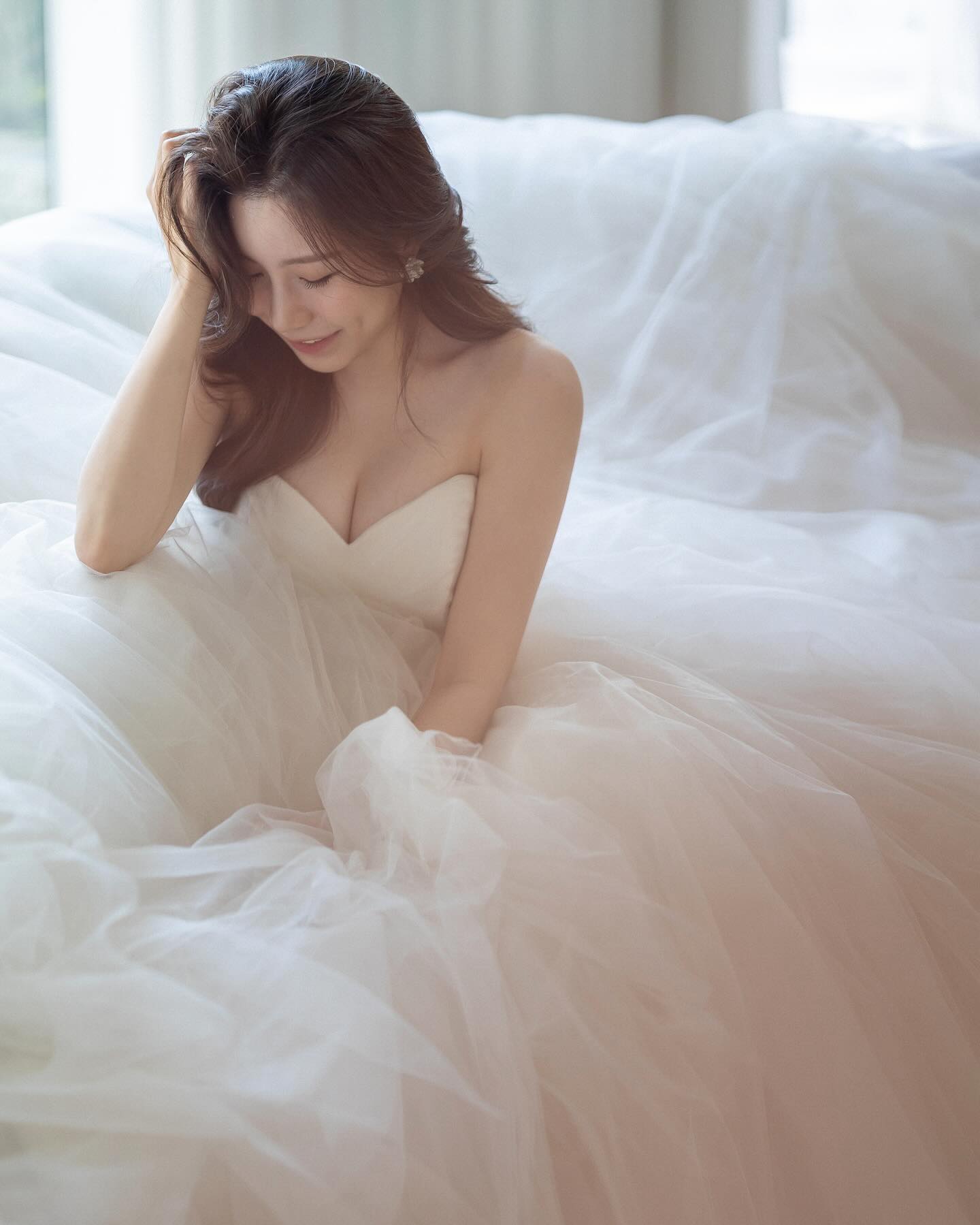 #보정본

웨딩촬영 보정본 드디어 받았다🙋🏻‍♀️
원본이 너무 만족스러워서
배경,색감, 라인정리만 부탁드렸,,,

우리 너무 예쁘다🤍
만족도 200%

스튜디오 ateso_official 
작가님 ateso_hr 
플래너 jieun_pl 
드레스 selectionh 
예복 atle_korea 
메이크업 makeup_jhk 
헤어변형 suyeon.kim_hair