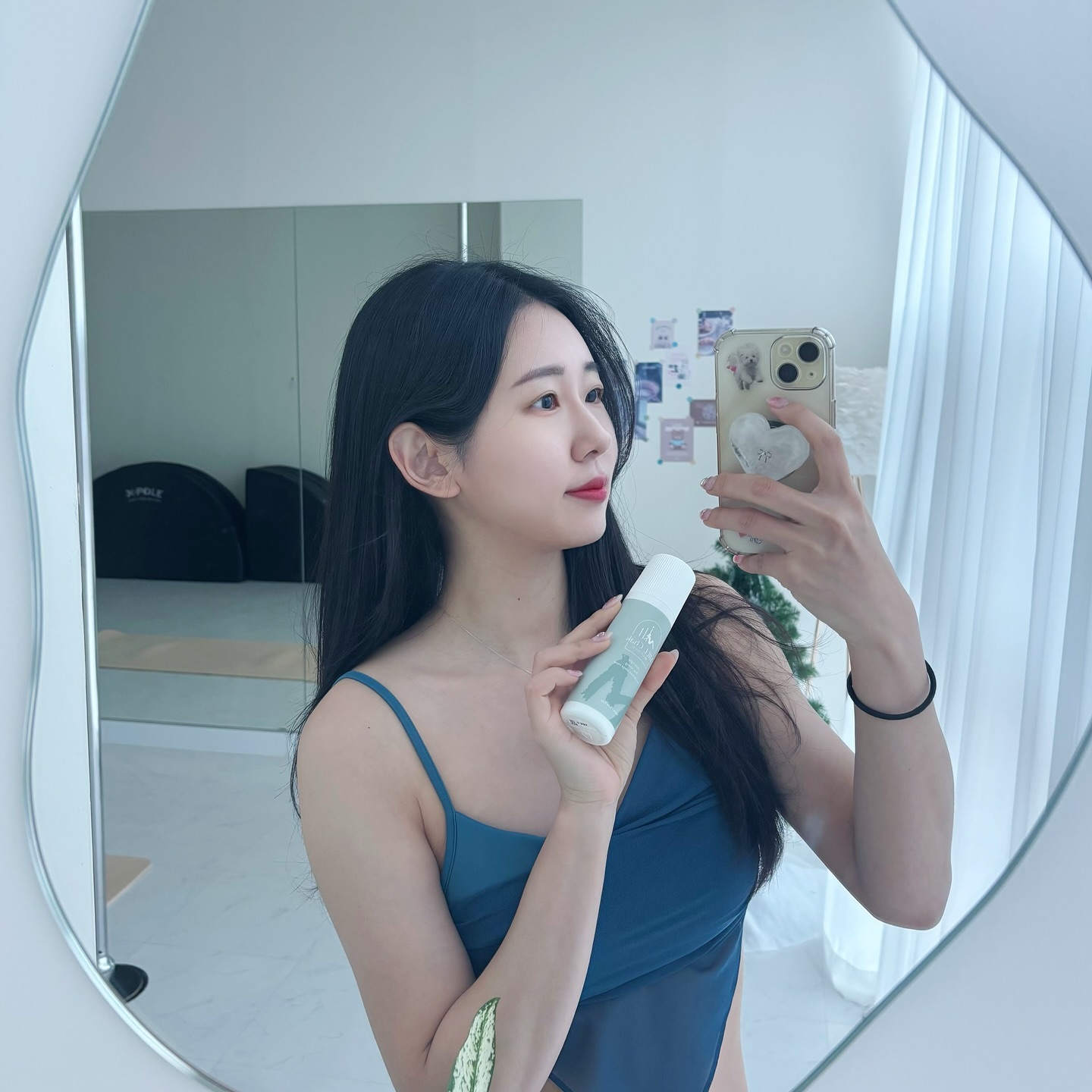 [ mill_chak.grip - 밀착 메가 바디 ]

안그래도 요즘 너무 건조해서 밀착바디 네겹씩 발랐었는데 
이런 제 맘 어떻게 보내주신 메가바디 🥹

기존 밀착 바디, 메가 바디 한쪽 다리씩 발라보았는데
확실히 메가 바디 효과가 훨씬 좋았어요
몸이 워낙 차고 건조해서 스슥..하며 미끄러졌었는데
메가 바디 한번 바르니 순식간에 빡빡해지더라구요 

물론 폴 타면서 중간중간 발라줘야하긴 하지만
확실히! 밀착력이 좋아져서 저처럼 몸 차갑고 건조하신 폴러분들은 겨울 아닌 여름에도 메가 바디 추천드림니다 🤤

+ 왕 건조 폴러님들 꿀팁 🍯
알로에 충분히 바르고 완전히 흡수 시킨 후 메가 바디 발라주시면
효과 더 좋았어요!! 🤍

#단순선물 #폴댄스 #그립제 #그립제추천 #폴댄스그립제 #바디그립제 #poledance #poledancer #poledancelife