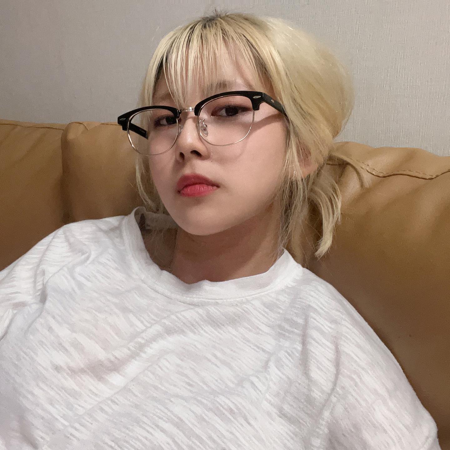 #협찬 #다비치안경 #다비치시리즈 
davichseeries 

- 기본에 충실한 심플한 디자인으로 누구나 다 잘어울릴 수밖에 없는 패션안경테💓
- 다비치시리즈 테일 하금테 5만원 가격대비 높은 퀄리티 제공🫶🏻

#하금테안경 #하금테 #안경테브랜드 #반뿔테안경