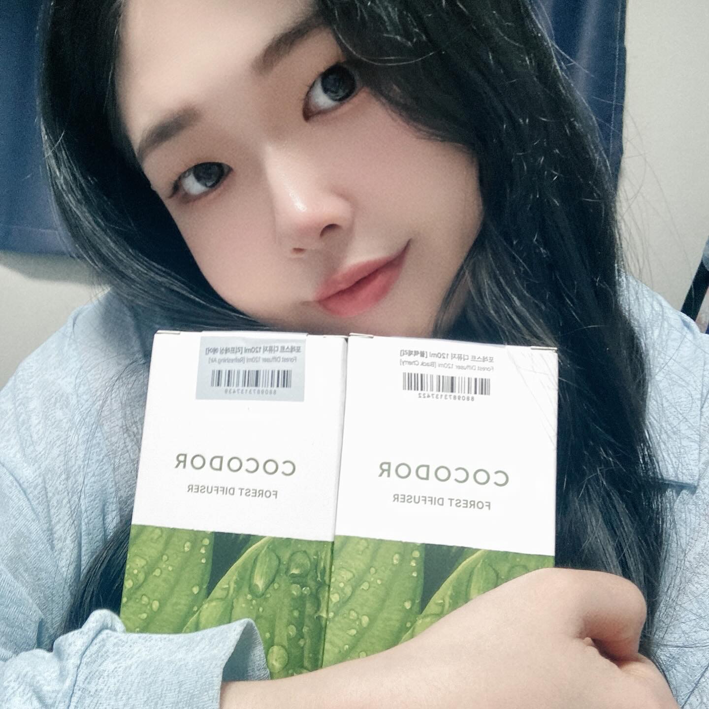 #협찬 cocodor.official 

✨코코도르 프레스트 디퓨저✨

디퓨저 좋아하는 분들이라면 한번쯤은 들어보고 사용해보았을 브랜드 코코도르에서 여름시즌을 맞아 여름디퓨저인 포레스트 디퓨저를 출시했어요🤍

✔️레몬유칼립스
✔️블랙체리
✔️리프레싱에어

3가지 향기 모두 호불호 없이 여름에 어울리는 향기로, 향 뿐만 아니라 싱그러워보이는 조화가 같이 구성되어있어 시각적으로도 시원해지는 디퓨저라는 점!

용량 또한 대용량으로, 합리적인 가성과 구성으로 집안 인테리어까지 해결할 수 있기 때문에 선물용으로도 강추👍🏻

📍구매링크
https://www.cocodor.co.kr/product/%EC%BD%94%EC%BD%94%EB%8F%84%EB%A5%B4-%ED%8F%AC%EB%A0%88%EC%8A%A4%ED%8A%B8-%EB%94%94%ED%93%A8%EC%A0%80-120ml-x2/1921/category/59/display/1/#none

#광고 #코코도르 #코코도르디퓨저 #여름디퓨저 #인테리어디퓨저 #집들이선물 #선물추천 #프레스트디퓨저