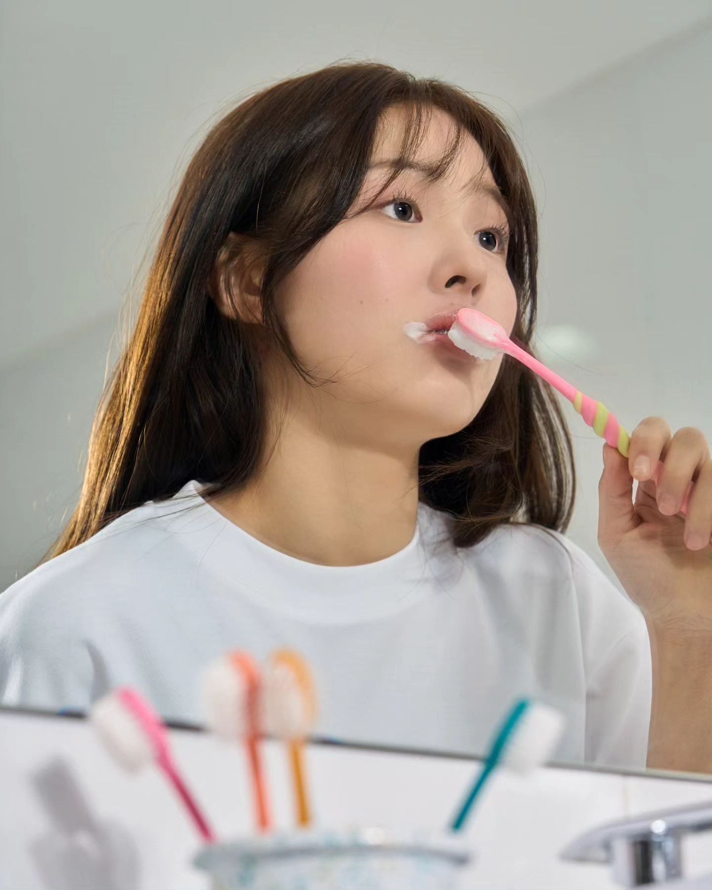 #ad 강력한 양치 = 개운한 양치?

강한 양치는 치아와 잇몸을 상하게 할뿐 구강건강에 도움이 되지 않습니다. 

트위즐리는 모두의 구강건강을 위해 최적의 밸런스를 찾았고, 
이에 대한 해답으로 이중 미세모와 광폭칫솔의 장점을 적용하였습니다. 

빠르고 개운한 세정력을 위한 6열 49홀의 풍부한 모량!
과하지 않은 최적의 풍부한 모감을 살려주고, 
일반 칫솔은 5열 30홀인 반면 트위즐리 칫솔은 6열 49호 이중 미세모 칫솔입니다. 

최적의 밸런스를 찾는 노력끝에 일반 칫솔보다 2배가량 많은 식모수인 6열 49홀로 
모량이 많아 치아는 물론 혀 닦기에도 최적화된 칫솔입니다.

와디즈펀딩칫솔 : 최고 할인율, 40% 할인의 패밀리 세트! 트위즐리 커브형 6열 광폭칫솔 총 25개 구성 (2,700원/개)

#이중미세모칫솔
#치과전용칫솔
#트위즐리칫솔
#와디즈펀딩칫솔_이쁘면서_기능까지갖춘_트위즐리
#양치는1.5분이면끝
#분노의양치는_이제그만
#트위즐리 #twizzley