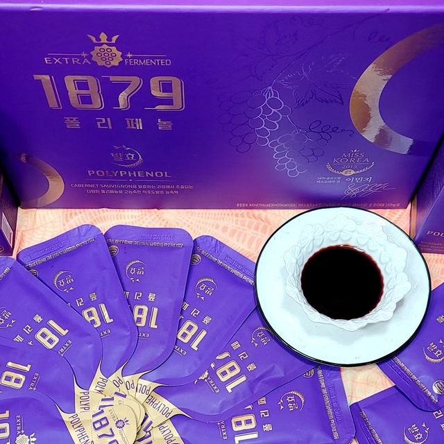 비쥬테이블ღ on Instagram: "#광고 #협찬 #1879MG #1879폴리페놀 1879MG에서 1879 폴리페놀을 보내주셔서 받아봤어용🍇 적포도 발효 농축액인 1879 폴리페놀이였어요😉 인체는 에너지 대사 결과로 활