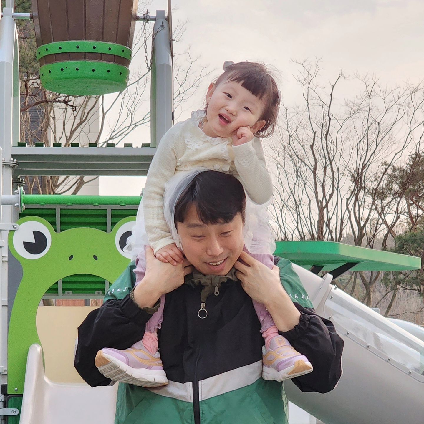 오늘의 하이( ˇ͈ᵕˇ͈ )🤍⁣⁣⁣⁣ +820⁣
나의사랑, 나의전부🤍⁣
나에게는 넘치는기쁨, 우리 사랑하는 하이(୨୧ •͈ᴗ•͈)🩷⁣
⁣
⁣
아빠엄마의 ⁣
모든 순간이 하이로 가득차있고, ⁣
모든순간이 하이로 인해 봄날과 같아🌸⁣
⁣
아빠엄마의 사랑, 아빠엄마의기쁨 하이야 오늘도 사랑해❤️⁣
⁣
⁣
⁣
⁣
⁣
⁣
⁣
⁣
⁣
⁣
⁣
⁣
⁣
⁣
⁣
#아기스타그램 #아기옷 #아기모델 #육아용품 #육아맘 #아기랑놀기 #baby #cute #아기와갈만한곳 #아기놀이 #벚꽃엔딩 #딸스타그램 #딸바보 #딸 #육아 #육아소통 #육아스타그램 #육아템 #맘스타그램 #맘소통 #26개월아기 #22개월아기 #25개월아기 #2살 #3살 #일상 #일상스타그램 #김하이 #하이스타그램🤍