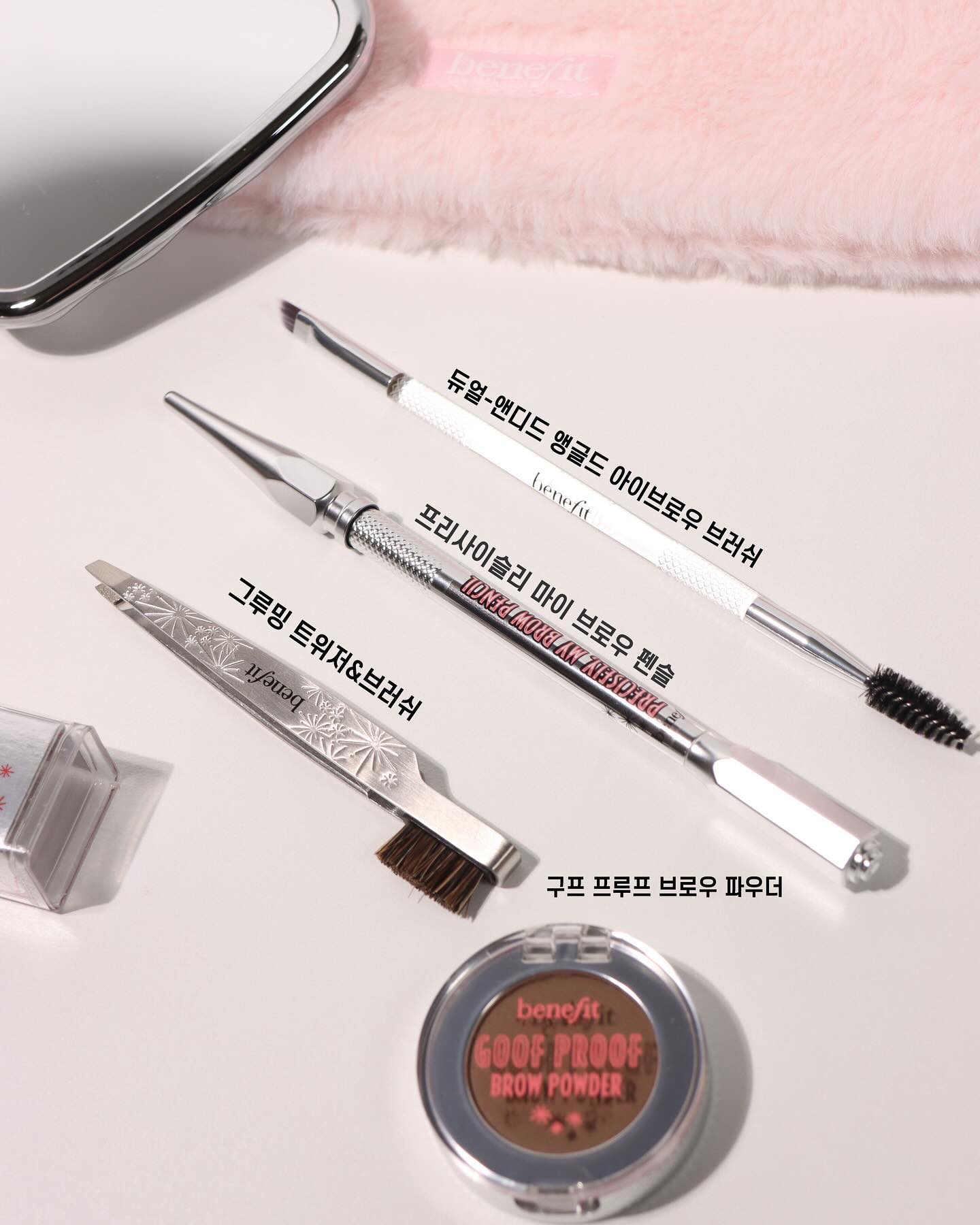 #광고 

benefitcosmeticskorea 

4년 연속 NO.1!!
브로우 맛집 베네피트

1:1 맞춤형으로 브로우 컨설팅 베네피트 브로우바 정말 유명하죠!

"원더풀 브로우스 키트"를 겟 하면 브로우 전문 아티스트의
1:1 맞줌형 브로우 컨설팅을 받아 볼 수 있다고 해요!!!

눈썹그리는게 어려우신 분들은
브로우 매핑을 해주신 후에 브로우펜슬로 채워주시면 더 완성도 있고 자연스러운 브로우를 완성 시킬수 있으니 참고해주세요 :)

베네피트 브로우데이 기념 프로모션을 소개해 드릴게요!

‼️오프라인 이벤트‼️

➡️프리사이슬리 마이 브로우 펜슬 FULL SIZE 포함 5만 원 이상 겟 할 시
베네피트 실버 거울 증정
(11/11~12/20 , 소진 시)

➡️9만 원 이상 구매 시, 베네피트 파우치 증정 (11/1~11/30)

‼️온라인 이벤트‼️

➡️롯데온 단독 진행
프리사이슬리 마이 브로우 펜슬 FULL SIZE 2개 구매 시 1개 증정 (11/11~ 소진 시)

#베네피트#베네피트브로우#프리사이슬리#베네피트브로우파우더#베네피트브로우바#아이브로우#아이브로우추천#아이브로우펜슬#눈썹#눈썹그리기