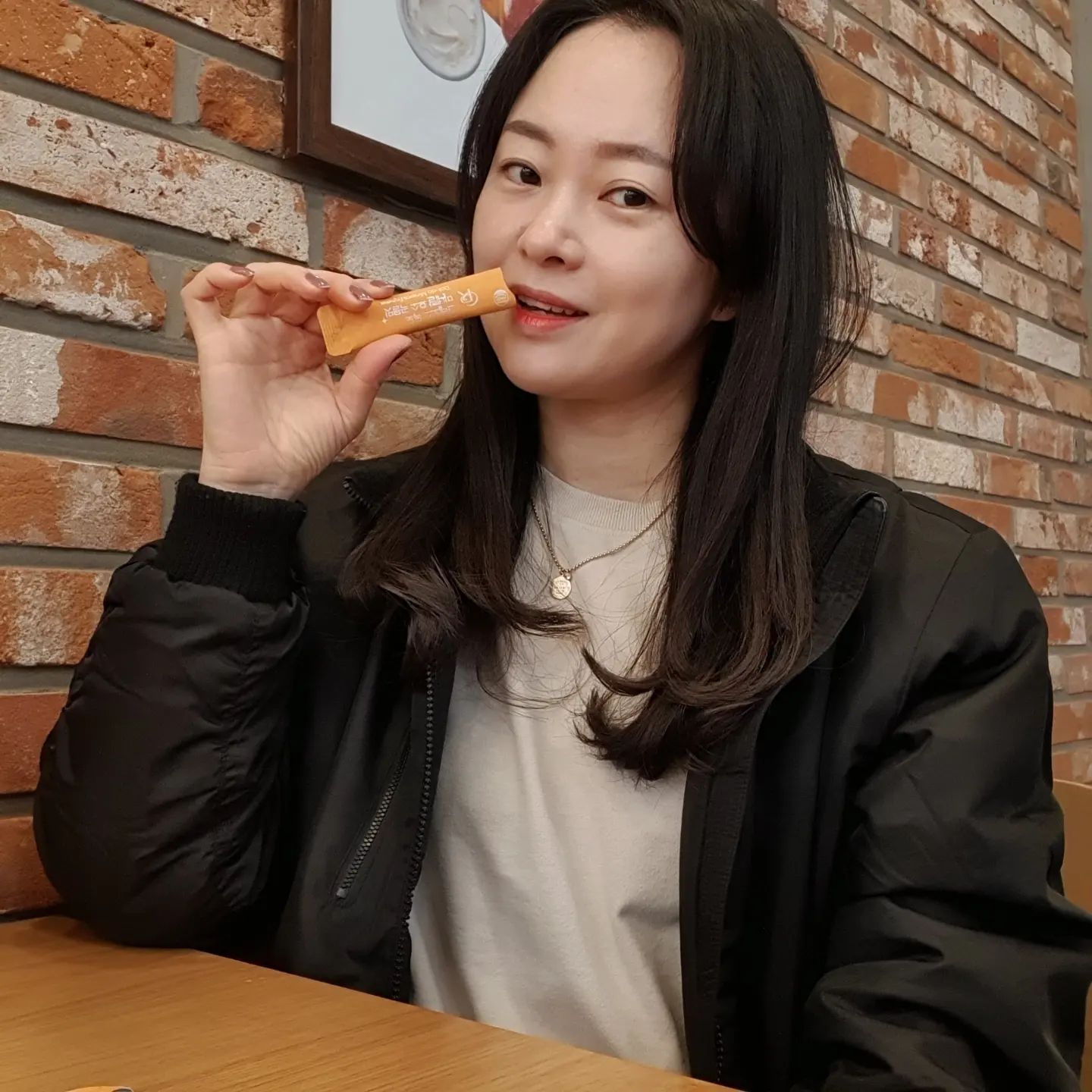 #협찬 ghrenos #독도미네랄효소 #그레노스
🍞 🥯 🥐 🥖 탄수화물 러버라 효소 필수!!
고소한 곡물맛에 사르르 녹는 스노우 멜팅 제형으로 먹기 편한 #그레노스 독도 미네랄 효소 곡물맛 챙기고 있답니다♡

🇰🇷국내 유일 독도 미네랄 & 효소를 함유한 활성화효소!! 청정 미네랄에 곡물, 과채, 콤부차 등 80종 100% 생균 발효 효소로 한국인의 식습관을 고려한 최적의 효소랍니다.

효소의 핵심은 미네랄, 비타민과의 결합! 소화 부스터 효과가 UP되니까~ 밥이나 빵 등 탄수화물 섭취 후, 그레노스 효소 챙겨주니 더부룩한 속이 편안해지는 느낌이 들더라구요😊

2.5g 1포당 역가수치 603,000unit 
효소 고를 때 미네랄 & 비타민 꼭 확인하세요!!
.
.
#독도미네랄효소 #효소 #독도효소 #그레노스효소 #소화효소 #곡물효소 #효소 #뷰티 #육아 #건강 #그레노스효소 #미네랄효소 #소화효소 #독도효소 #여행 #책 #독도미네랄 #다이어트효소 #미션캠페인 #그레노스독도미네랄효소
