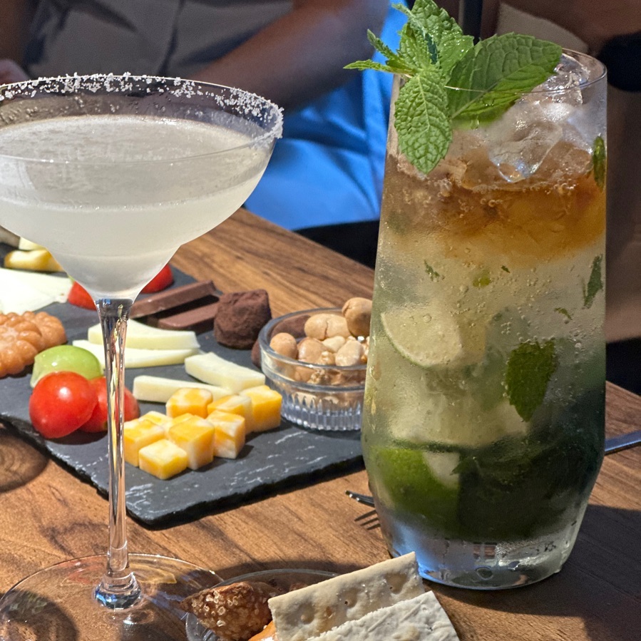 🍸🍹
좋은 시간

-오랜만에 피드로 왔습니다:ㅇ
이제 자주 올께요
또 봐요🌻

.
.
#칵테일 #위스키 #강남