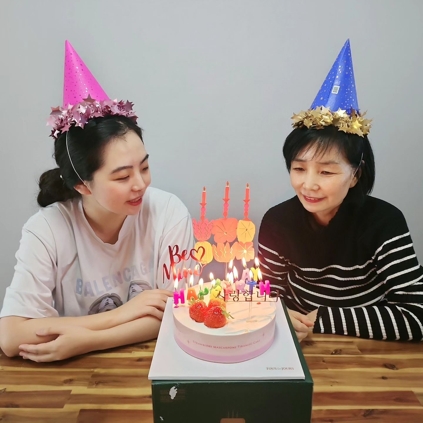 #HBD

외할머니, 엄마, 나의 생일 🎂 
이제 할미는 없지만_

오랜만에 엄마랑 같이 생일 축하 🎉 

#명절끝자락 #설연휴에생일
#엄마랑같은날생일 #3대가같은날생일