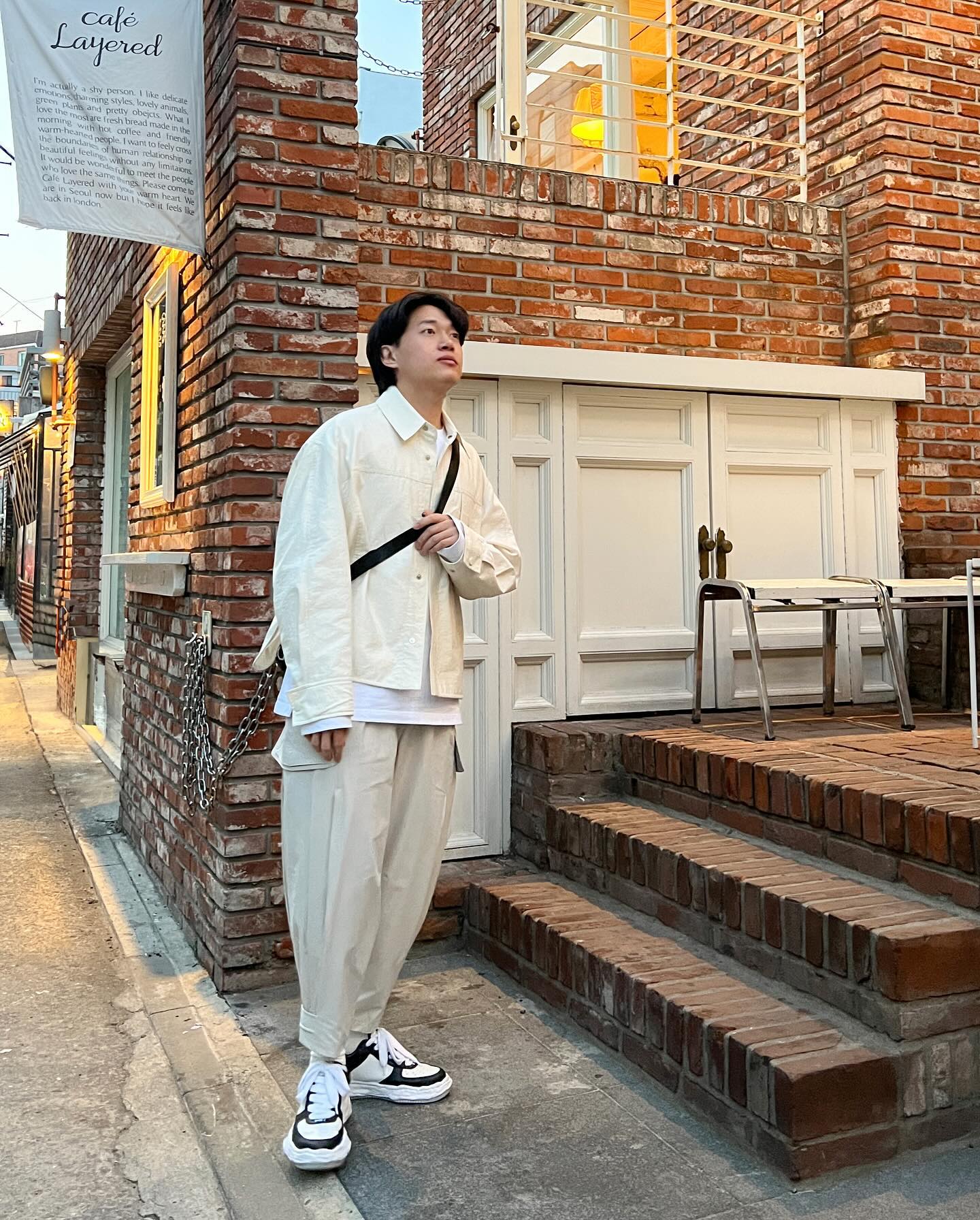 솔리드옴므 자켓 & 송지오옴므 벌룬팬츠🤩
간절기에 입기 좋은 아이템들이에요!
아이보리 톤온톤으로 코디했는데 화사하고 이쁘네요🤍🤍
.
.
.
Jacket: solidhomme 
Pants: songzio_official 
Shoes: miharayasuhiro_official