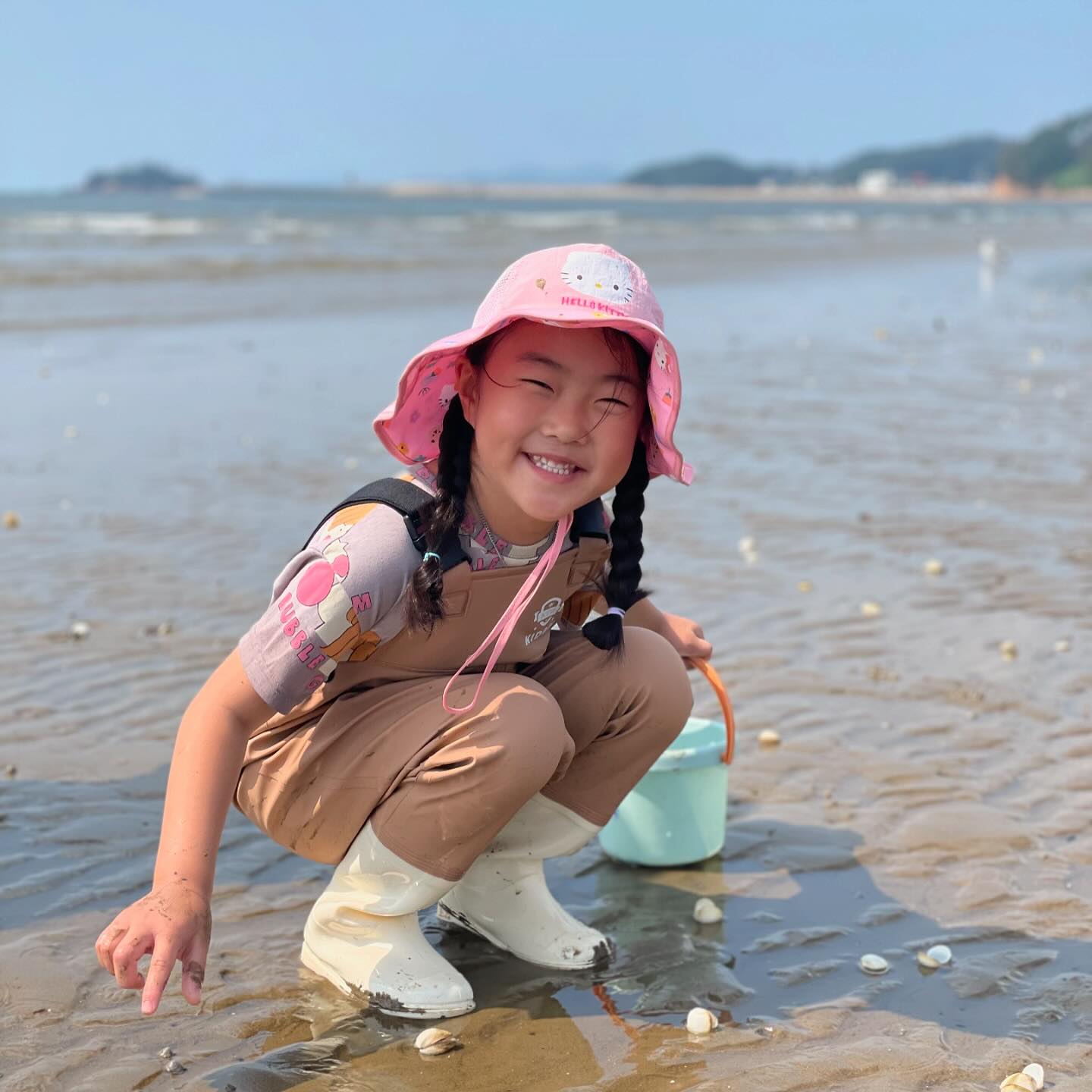 라엘 시온 :-) 

-

둘째날 본격적인 #갯벌체험 ,
역시나 모든것을 다 내어주는 보물같은 바다

엄마 마음도 늘 그런데
알란가 몰라 ㅋㅋㅋㅋㅋㅋ 귀여운 내 똥깡생이들 ❥

#서해 #태안 

,