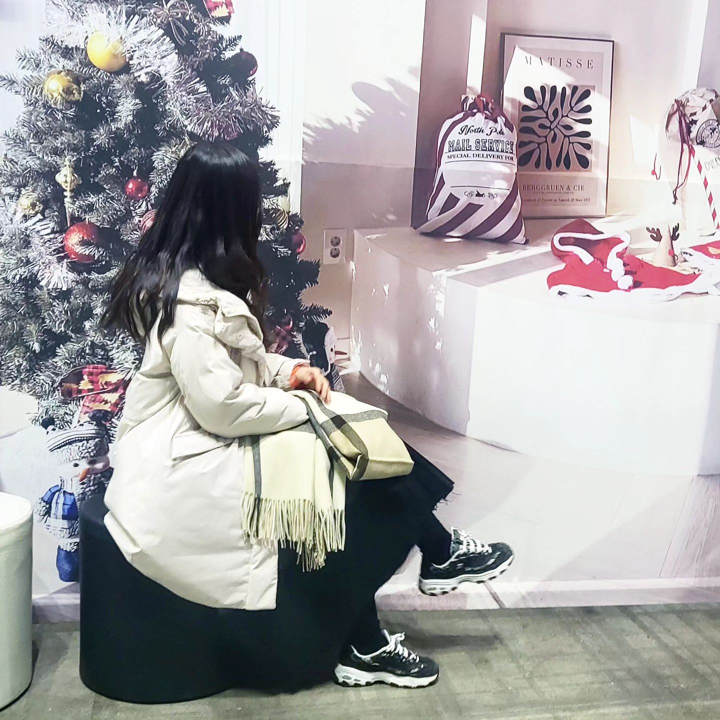 #알록달록아띠
바닥에 앉아서 귤까먹고
바닥에서 점심먹고
바닥이랑 친했던 날.
ㅋㅋㅋㅋㅋㅋㅋㅋ.
.
친구랑 19,000걸음 넘게 걸어댕겨따.
다리에 감각이 없따.😇
.
#서울코믹월드
#서울디저트페어