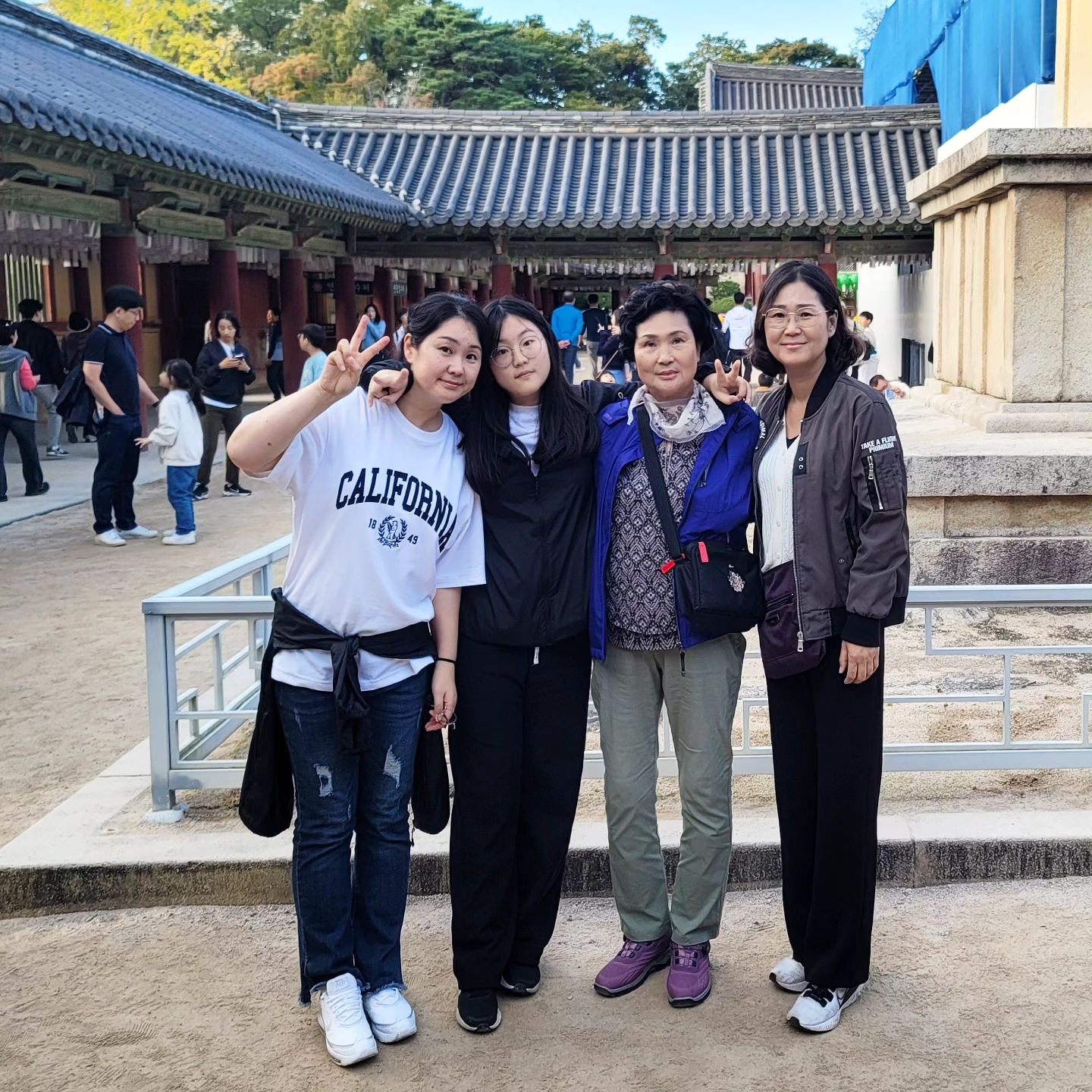 2박3일 경주 가족여행

함께 하니 모든 것이 좋았다!
모두 고마웠다 좋았다 해줘서 더욱 행복했던 여행
내년에도 우리가족 함께 떠나요~♡^^

#경주여행