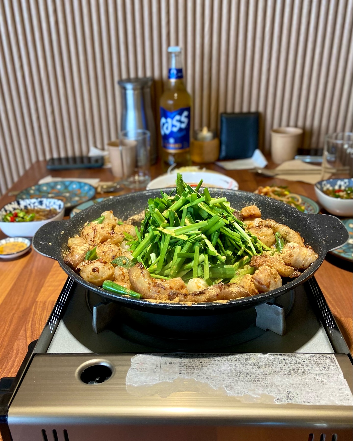 울산에서 한우곱창 제일 맛있는 집이 어디냐구요?

#제품제공 #협찬

공업탑에 위치한 한우 곱창 맛집 모다다✨

모듬구이를 주문하면 한우곱창,한우대창,한우염통,특양을 함께 맛볼 수 있어요
같이 나오는 밑반찬은 하나같이 다 맛있고 곱창과 조합 짱짱맨🍻

함께 맛볼 수 있는 양곱창전골은 포기 못하죠
한우 곱창,한우 깐양 및 사골육수 베이스의 전골로 우동 사리가 포함💗

곱창과 깐양이 가득가득한데 매운맛 조절도 가능하니 전골에 술한잔 짠짠!

▪️ 모다다 
▪️ 울산 남구 봉월로14번길 29 오른쪽 ｜신정동 680-3
▪️ 화, 수, 목, 금, 토 17:00 ~ 02:00, 01:00 라스트 오더 
▪️ 일 17:00 ~ 23:00, 22:00 라스트 오더 
▪️ 격주 월요일 정기휴무
▪️ 예약, 무선 인터넷, 주차, 단체 이용 가능, 남/녀 화장실 구분
▪️ 모듬구이(3인 이상) 23,000원 
▪️ 양곱창 전골(구이드신 분 한정) 小 25,000원

#울산곱창맛집 #울산곱창 #울산곱창전골 #공업탑곱창 #공업탑곱창맛집 #공업탑곱창전골 #울산한우곱창 #울산한우곱창맛집 #모다다