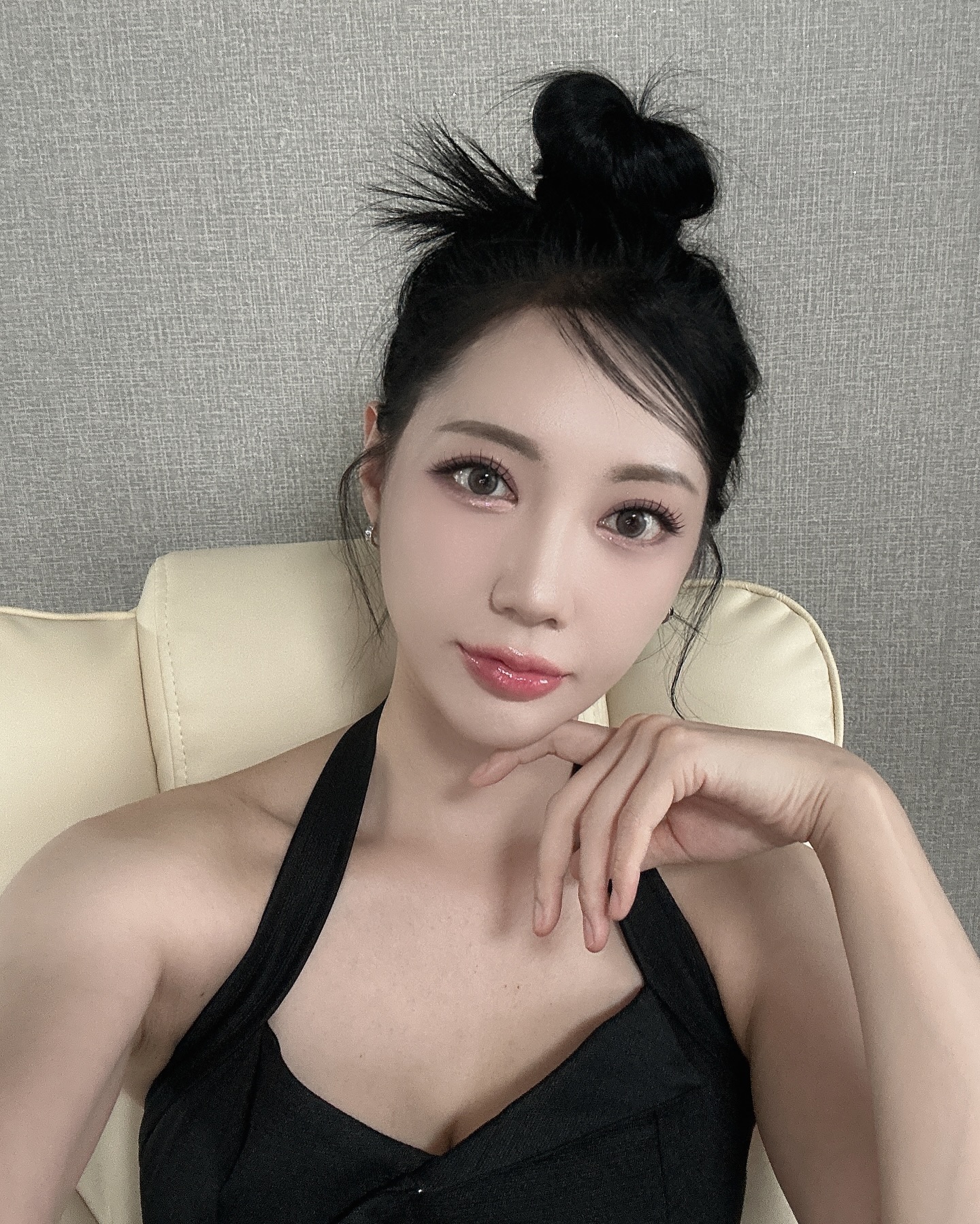 #협찬
이번 달에도 위뷰티 관리🩵
발로 하는 관리가 처음엔 정말 생소했지만,
이제는 익숙해져서 매번 발로 관리 받으러 가게 돼요🥹👍🏻
효과가 나타날 때마다 행복하답니다🥰
이번 달도 위뷰티 교대점은 최고였다️♥️♥️

[ 위뷰티교대점 ]
전화 : 02-3487-8399
카카오톡 : cheogol2014

#위뷰티 #위뷰티교대 #교대경락 #얼굴경락효과 #신부관리 #경락마사지 #위스킨 #웨딩다이어트 #사각턱 #하체부종 #팔뚝지방흡입 #헤어라인 #웨딩드레스대여 #겨드랑이살 #종아리부종 #겨드랑이 #부유방 #하지정맥