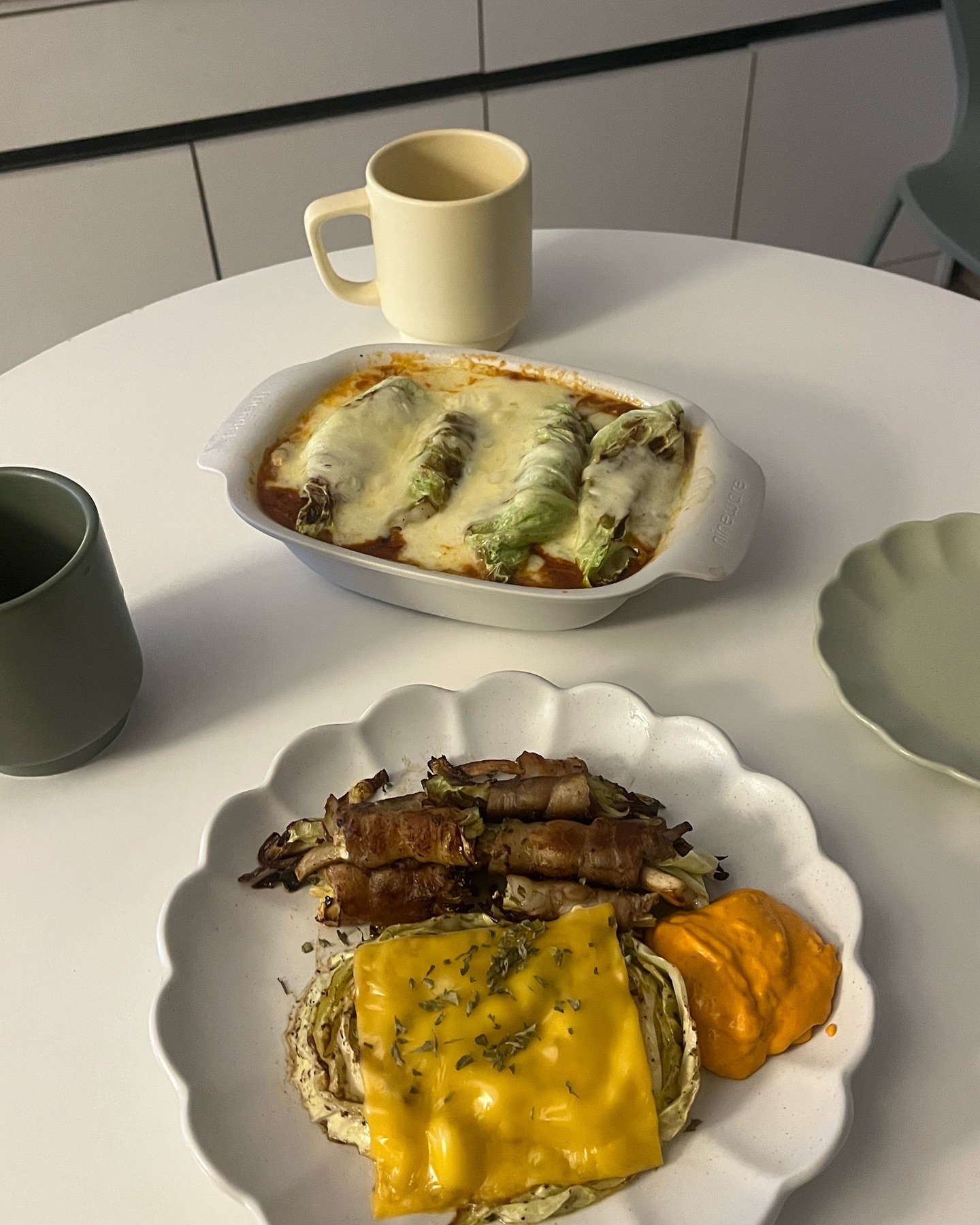 주말 저녁에 클린식 양배추 요리를 해먹었는데 
생각보다 너무 맛있게 만들어서 깜짝 놀랐어요! 
양배추 대패말이와 양배추 만두그라탕! 간단한데 맛있어서 앞으로도 종종 만들어 보려고 해요 ㅎ.ㅎ 🍲

그리고 노래는 양배추와는 상관없지만 요즘 매일 듣고 있는 비비의 밤양갱! ㅋㅋㅋㅋ
양갱을 안좋아하는데 노래 너무 달달하니 듣기 좋더라구요 
다음에도 양배추 요리하게 되면 소개해드릴게요 ! 🤍