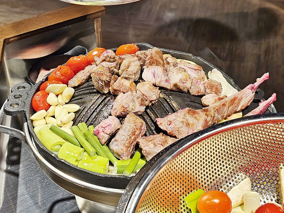 #협찬

울산 달동 삼산동에서
양고기 양갈비가 맛있는
#청년양고기울산삼산점

오픈한지 얼마 되지 않을때 방문했는데
사장님, 직원분들 모두 친절하셔서
식사하는 내내 좋았던 곳!

양고기는 세트구성으로 먹으면
가성비 좋게 맛있는 식사가 가능해요.

양고기를 좋아하는 분들이라면
꼭 들려서 식사하세요~
너무너무 맛있는 맛집 발견!

#울산양고기 #울산양갈비
#달동양고기 #달동양갈비
#삼산양고기 #삼산양갈비
#울산맛집발견