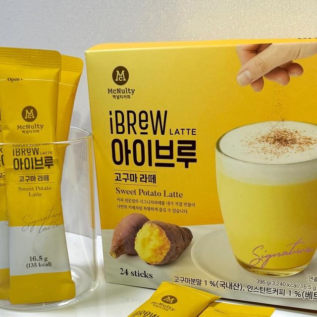 맛있는 것만 있는 메뉴판 on Instagram: "#광고 #맥널티아이브루고구마라떼 홈카페의 필수 파트너! 맥널티의 아이브루 고구마 라떼 등.장(ﾟ∀ﾟ) 100% 국산 고구마라서 그런지 스틱을 컵에 넣을