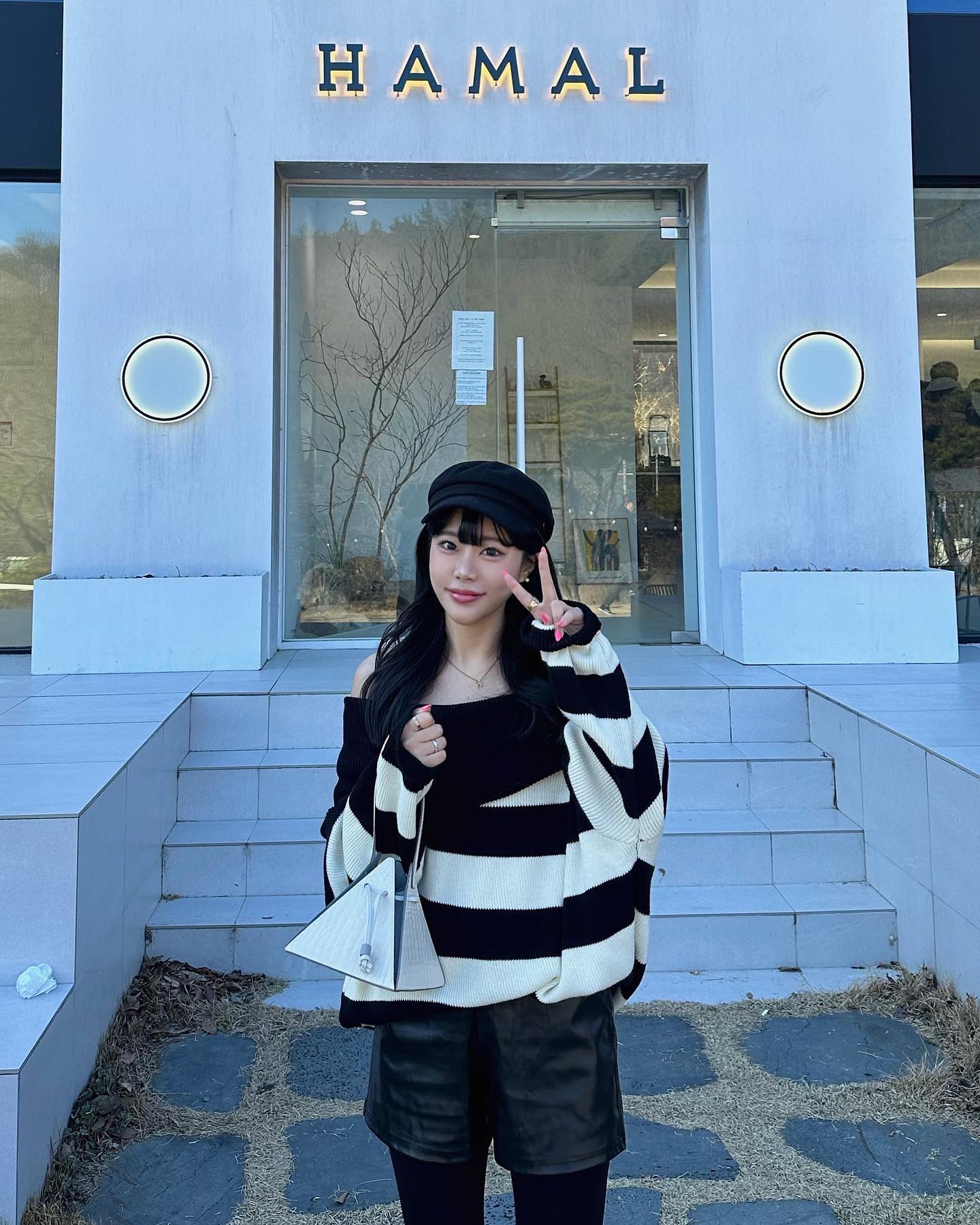 피드에 일상 게시물 오랜만이쥬~~~ㅋㅋ
귀여운 디토 가방과 함껭 ^3^💗

📍디토 공식 자사몰 신규 가입시 5% 추가 할인!
 무신사/SSF SHOP/W컨셉에서도 구매가능해요 😉
.
.
.
#대구#소통#일상#셀카#셀피#데일리#셀스타그램#맞팔#좋아요#좋반#인친#선팔#맞팔#팔로우 #디토백 #디토 #ditto #디토가방 #디자이너브랜드 
#데일리백추천 #하말 #카페하말 #팔공산카페 
#selca#selfie#daily#ootd#selstagram#instagood#instagram