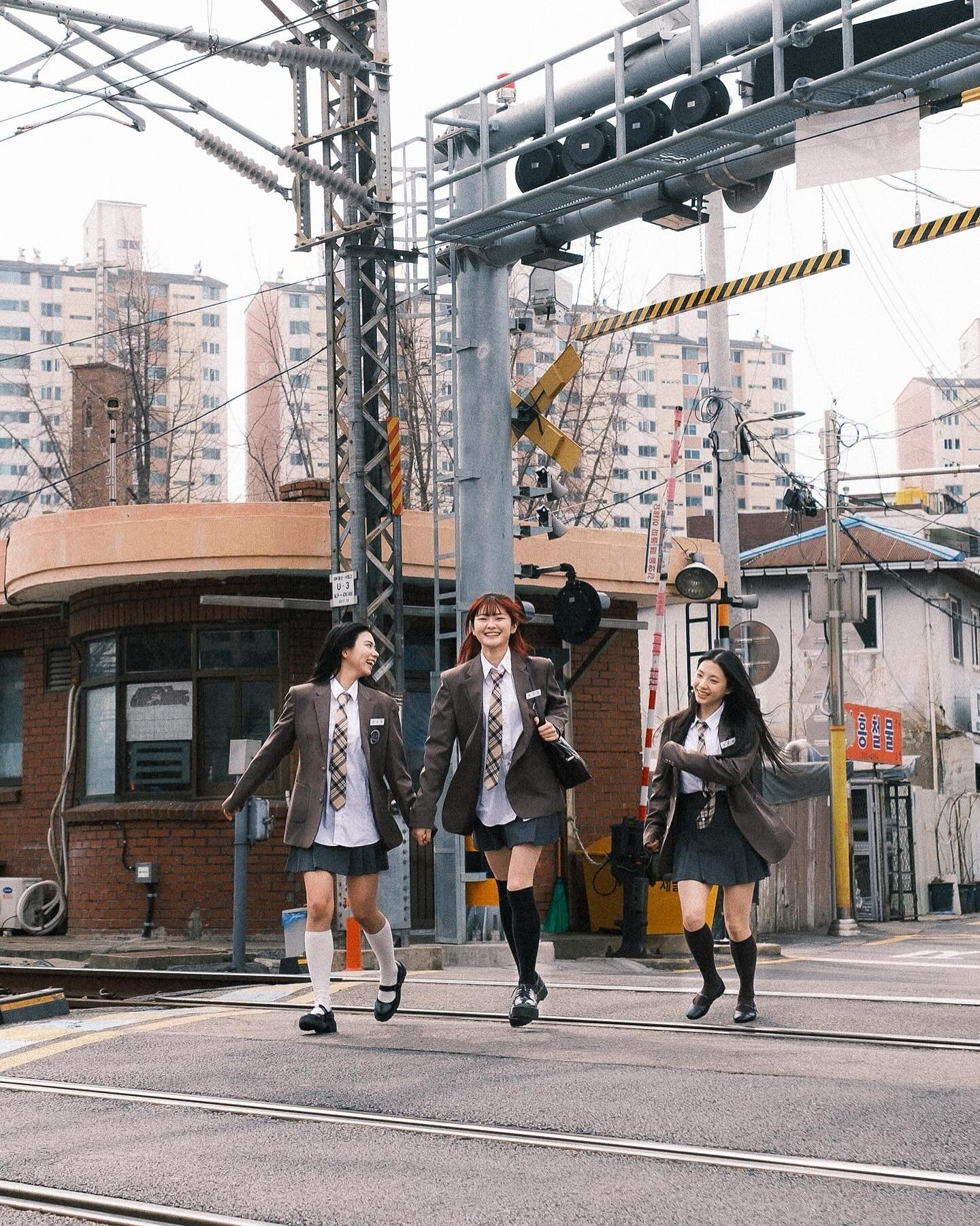 🎶

중고딩때를 추억하면 항상 떠오르는 노래

들을 때마다 마음이 몽글몽글해지는 멜로디