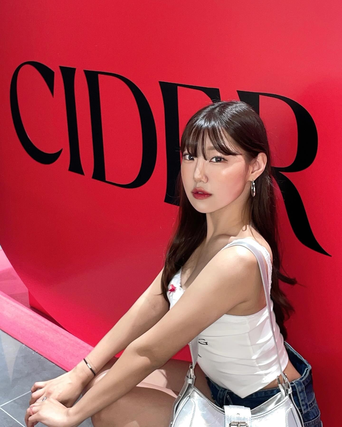 #광고 샵사이다로 풀코디 오때••? 🍎❤️

shopcider_kr 
shopcider 

아이돌이 사랑하는 브랜드, 샵사이다 팝업에 초대되어 다녀왔어요! 🎀 커버 촬영할 때 & 데일리룩으로도 너무 잘 입고 있는 최애브랜드인데요! 😉 해외배송인지라 사이트에서만 보던 샵사이다 제품들을 실물로 볼 수 있어서 넘 좋았답니다👀🫶🏻

팝업은 8/8일까지 열리니까 꼬옥 -! 방문해보세요 !🍎👜

📍 위치: 잠실 롯데월드타워 B1 
🗓️기간: ~ 2024.08.08

#샵사이다 #샵사이다팝업 #shopcider