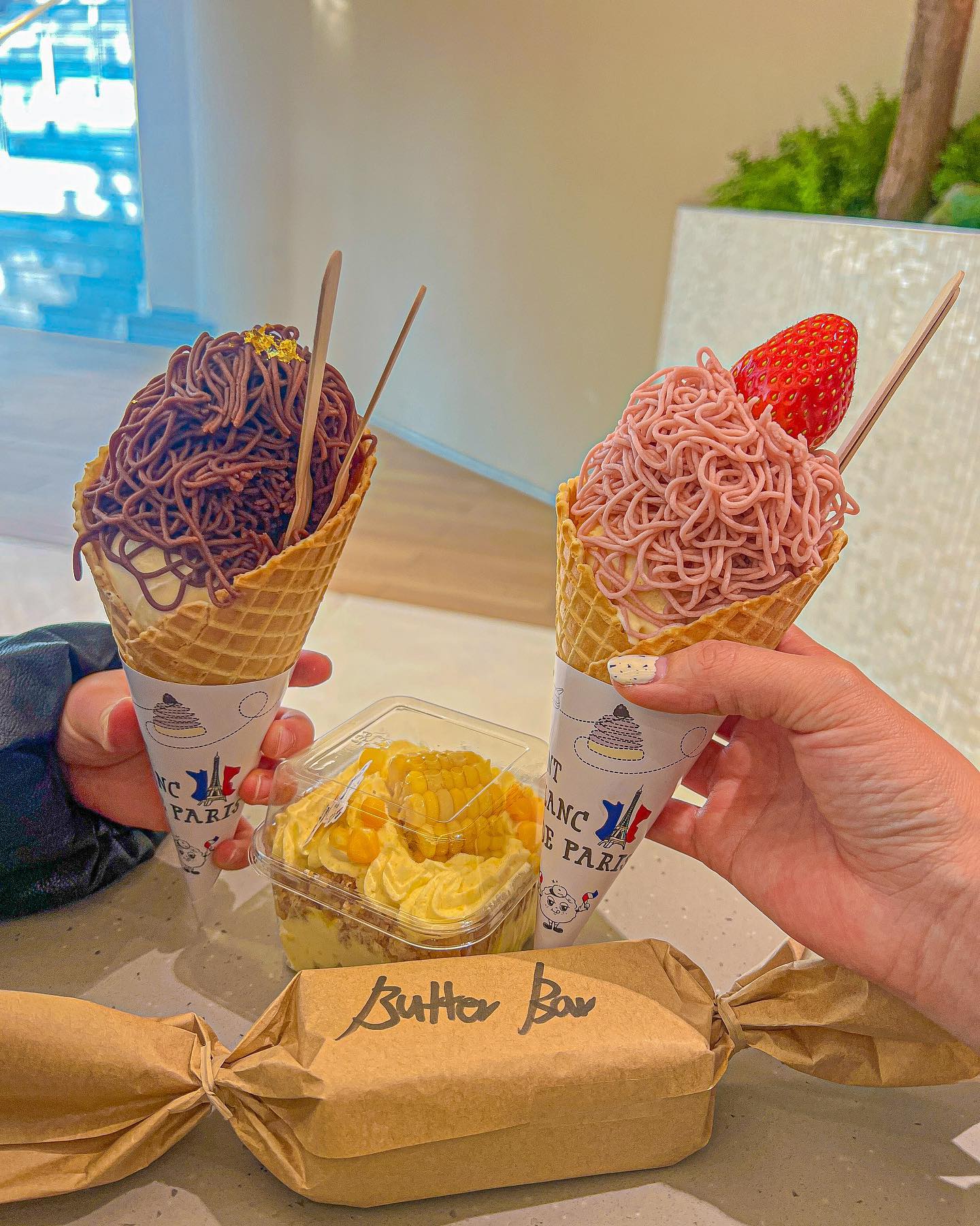 #앙금아이스크림 너무 맛있어,
특히나 초코맛은 완전 내 스타일
#더현대팝업스토어 오래 했음 좋겠다앗 ㅡ

맛있있어서 자꾸 생각나네,
#초당옥수수케이크 #버터바 
#몽블랑아이스크림 

#더현대팝업 #대구더현대 #더현대대구
#대구맛집 #대구맛집투어 #동성로디저트