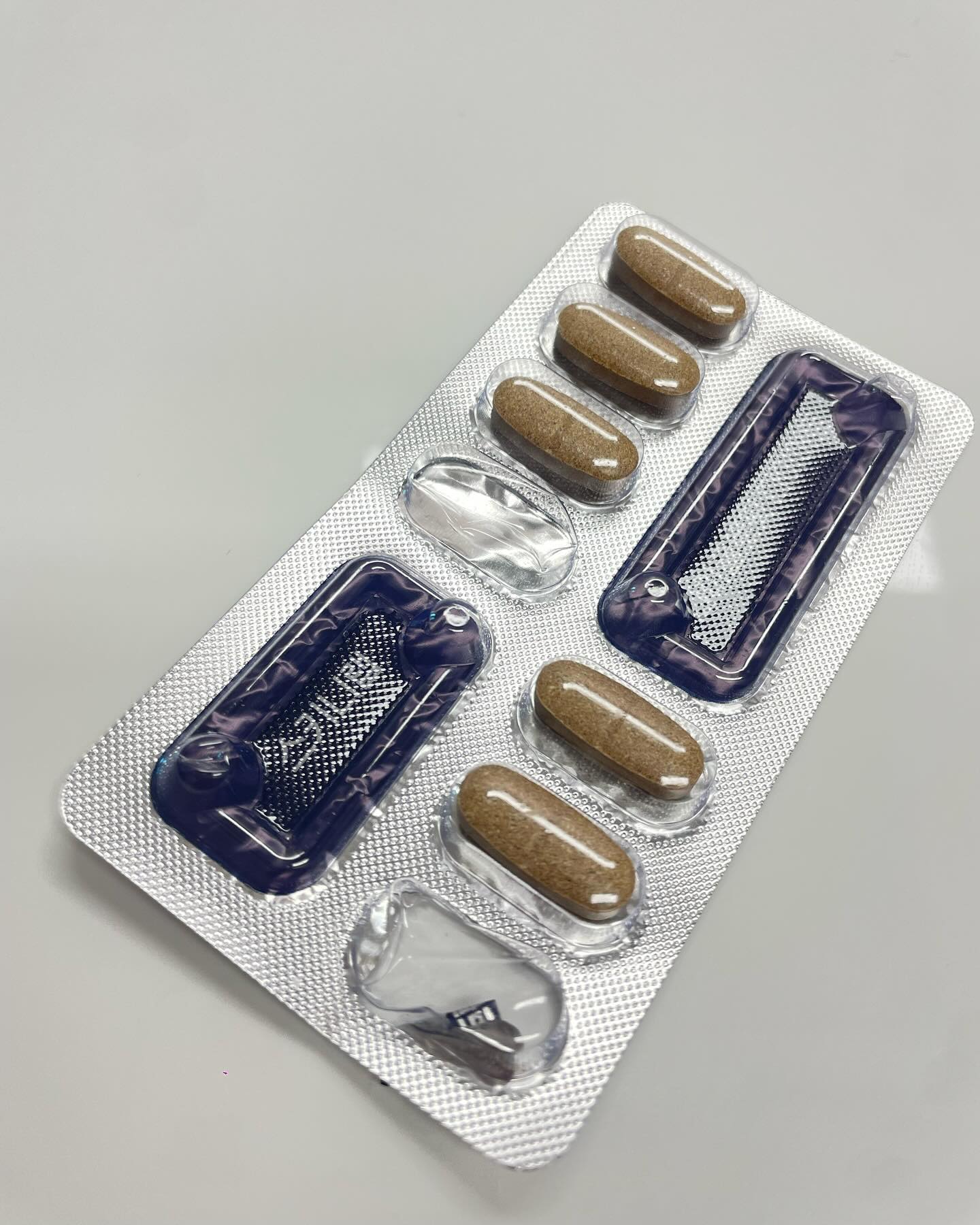 열심히 다이어트해보기🔥
점심시간만큼은 일반식 무조건 헤비하게 먹었는데
단백질위주로 바꿨다는점~
떡은.. 봐조라..🥹 대신 다이글로핏 섭취 필수!!!

식욕도 많이 사라지고
건강하게 다이글로핏이랑 잘 챙겨먹는즁✨
체지방 더 빠져랏!!💪🏽💪🏽

이제 7일차 섭취인데
근손실없이 조금씩 빠지고 있기는 하네요🤭
다음주도 화이팅🔥

.
.
.

#스키니랩 #다이글로핏 #습관형성챌린지 #섭취기록
#여름다이어트 #여름준비 #다이어트시작 #바프준비#바디프로필
#관리하는여자#관리하는남자#뱃살빼기