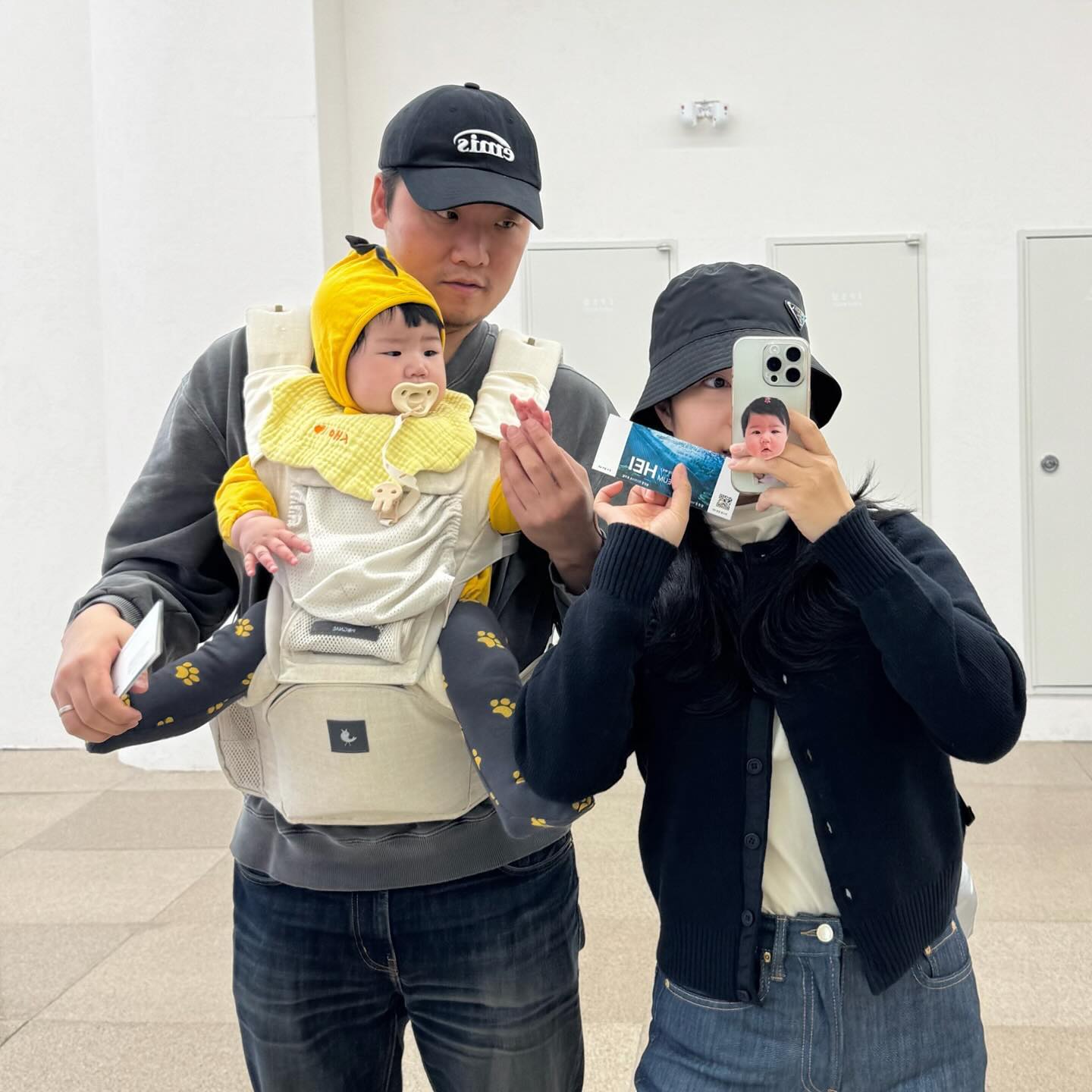 +272일👶🏻
오늘 아빠의 깜깜이 데이트 코스도 좋았고,
매주 즐거운 나들이에 새이도 좋은 경험하는 듯해서 좋당🤍

곧 9개월이 되는 새이 .ᐟ 벌써 9개월이나 엄마아빠랑 함께했다니
지이인짜 시간 빠루다 그리고 아쉽다 .ᐟ 이 시기가 가장 예쁘다던데-
천천히 커주라 울애기..🤍

우리 가족, 내 세상이고 전부야🤍 왕사랑~
