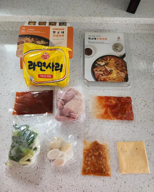 rider나갱 on Instagram: "백종원의 골목식당에서 보았던 병규네 부대찌개 혹시 보신 분 있으신가요? 이번에 병규네 부대찌개에서 밀키트가 나왔어요! 구로구 오류동 병규네 부대찌개를 간편하