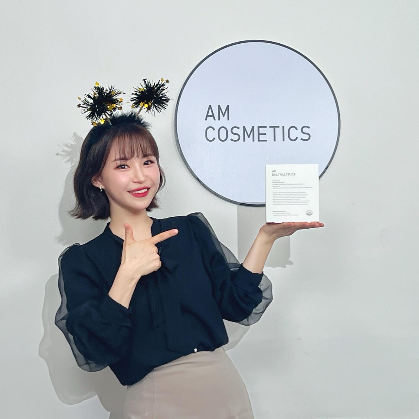 헤메코 , 스튜디오, 조명 모든 것들이 완벽했던 얼리 블랙프라이데이 특집 #에이엠코스메틱 라이브🫶🏻

올려야할 포스팅이 산더미처럼 밀려있지만 넘 마음에 들어서 먼저 올리는 사진🫶🏻

블프 에이엠라이브 방송중 혜택 어마어마했다는😍 들어오신 분들은 대부분 다~~~ 구매하고 가셨다는😍😍😍
역시 매니아층 정말정말 탄탄한 에이엠코스메틱🫶🏻
리뉴얼돼서 돌아온 #스윝칼슘 반응도 정말 뜨거웠어요🔥🔥🔥🔥

블프와 찰떡인 헤메는 cocomika_jm cocomika_soeun 
cocomika_official 
kfba_official 
#코코미카 #kfba 

#쇼호스트섭외 #유아동쇼호스트 #육아쇼호스트 #뷰티쇼호스트 #건기식쇼호스트 #레저쇼호스트 #여행쇼호스트 #패션쇼호스트 #쇼호스트#가전쇼호스트 #아나운서 #아나운서섭외