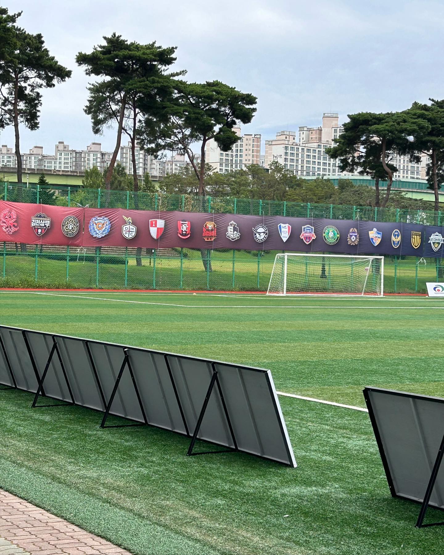 K리그 유스챔피언쉽 u15

처음 k리그 주니어 챔피언쉽 참가.
모든 경기마다 최선을 다한
김포fc u15 선수들 고생했어 !

성공과 실패가 아닌
경험과 성장의 기회가 되었던
유스 첫 대회 ! 

결과에 얽매이지말고
더 성장할수 있는
김포fc u15가 되길 응원합니다! 

지도자분들 고생 많으셨습니다!
우리 선수들 고생 많았어 ! 
다시 시작 하자 !! 아자자자잣!!