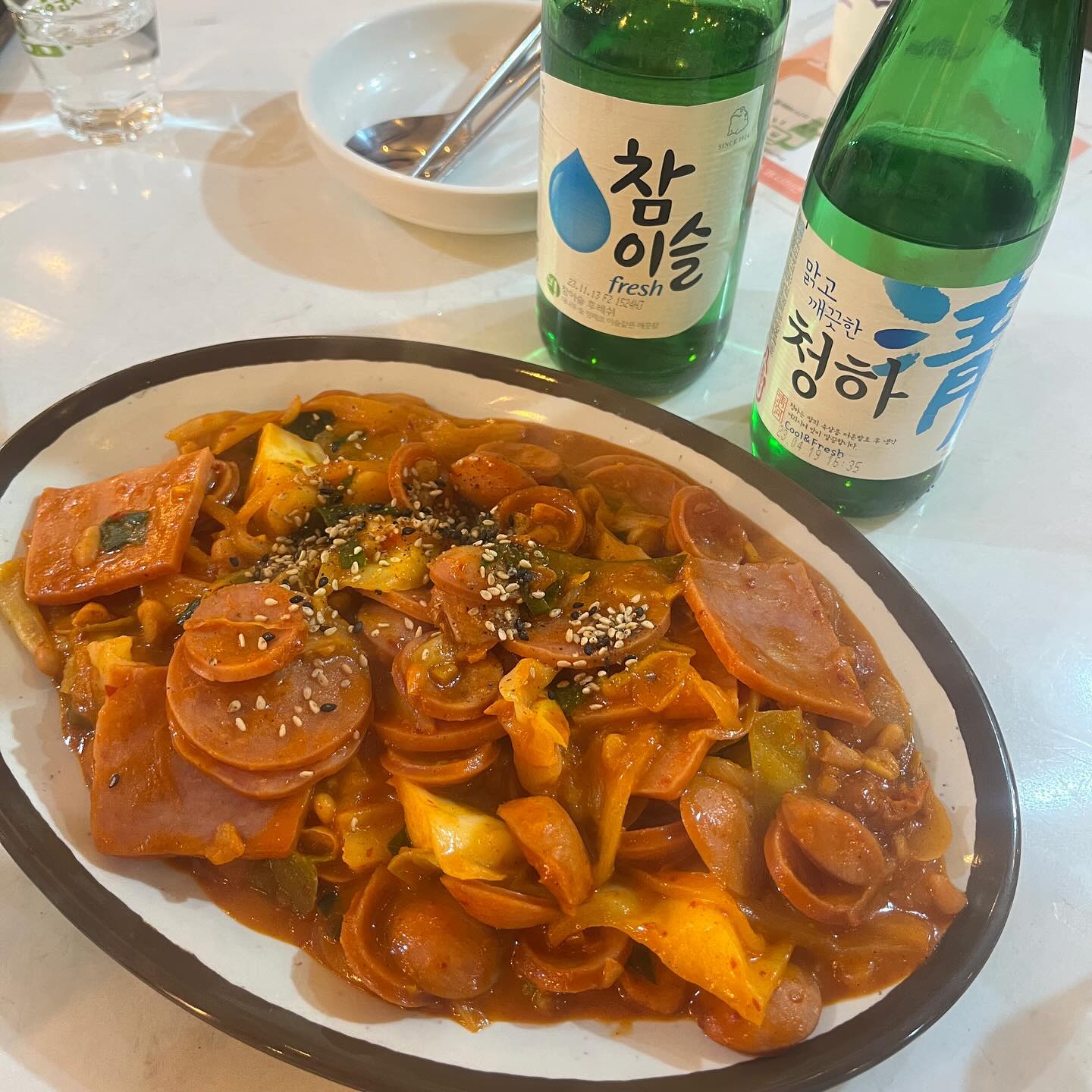 😋#예삐푸드 #예삐맛집 #예삐제주맛집 🍴
.
.
.
.
#탑동포차
.
.
📍제주 제주시 임항로 17 B동 1층
⏰18:00 - 02:00
📖부대볶음 18,000원
.
.
.
.
제주 공항 근처 탑동에있는 탑동포차
숙소들어가기전에 아쉬워서 들린 제주의 분위기좋은 공항근처 포장마차
실내는 따듯하고 화장실도 깨끗한편!!
2차로 방문한곳이라 배가불러서 간단히 먹으려 주문한 부대볶음 소쥬안주로 딱 좋았슴!
.
.
.
 #제주맛집 #제주도술집 #제주시맛집 #제주도포장마차 #탑동술집