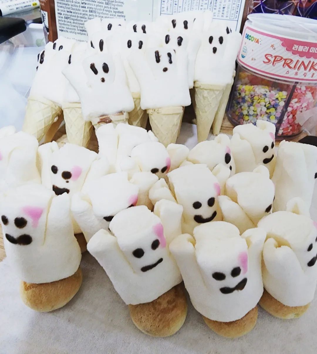 할로윈 간식.. 👻 
하루종일 유령생산 했네 🤣