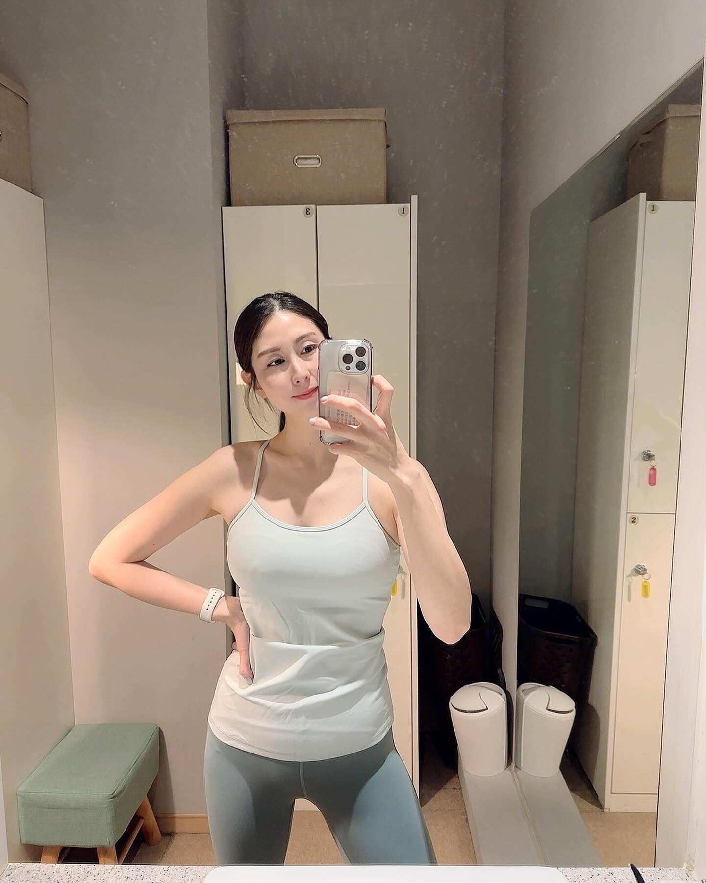 ⠀
어느덧 14년차😌❤️
아직도 수업하면서 수업을하는 그 시간이 너무 소중하고 좋고,
수업에 한껏 빠져든 회원님들을 보면서 말할 수 없는 감정이 느껴지는 거면 이거 완전 천직(?)인거 맞죠?!
⠀
어제 오랫만에 했던 플로우필라테스 수업이라 그런지 감정이 막 벅차오르는 기분이더라구요🥹
⠀
⠀
⠀
#혜윰필라테스
#필라테스#필라테스강사#룰루레몬#운동하는여자#필테하는여자