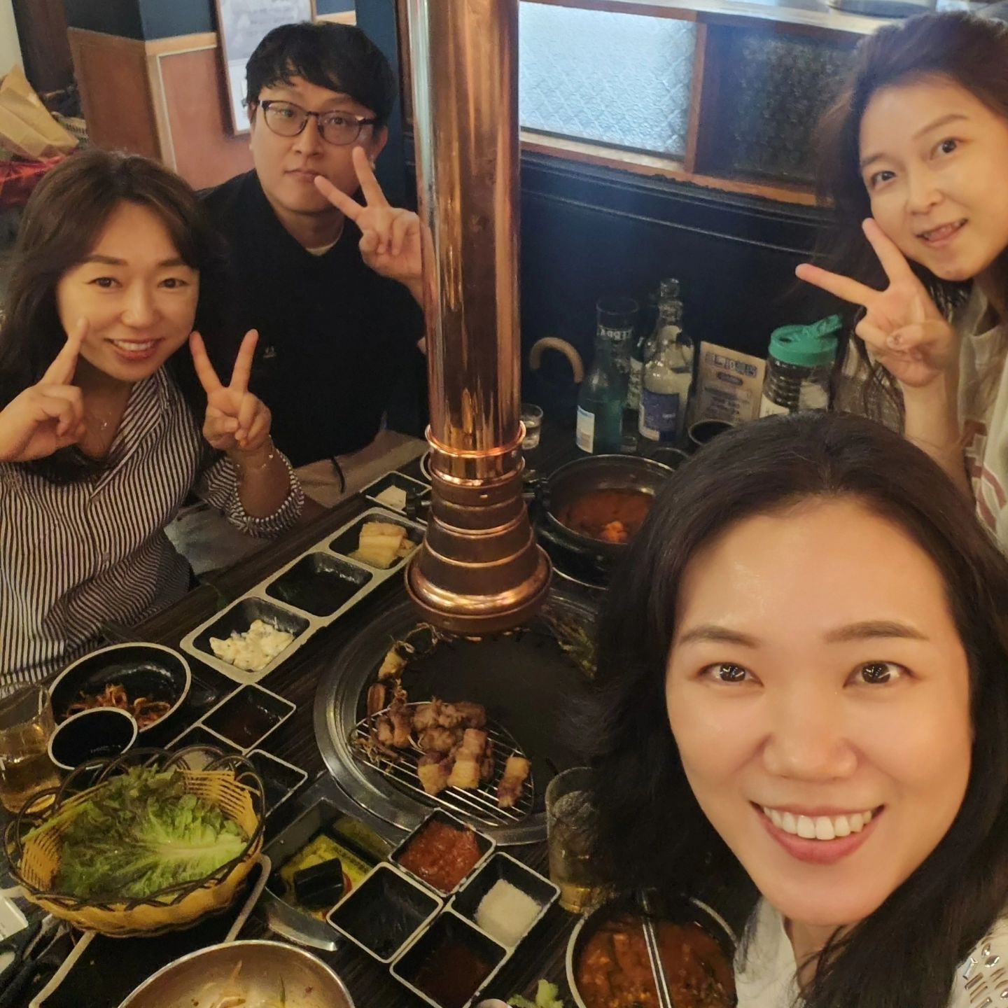 #대학동기 #23년지기 #수원만남 #수원역
.
대둔산 등산 계획했다가 비 때문에 취소되고
춘천 대전 동탄서 수원으로~
간만에 봐도 엊그제 본 것처럼 수다 삼매경.
극E 여자 3명한테 기빨리느라 고생했어~
더 늙기전에 힘차게 놀자꾸나 곧 체력 딸려 못놀겠어ㅠ
.
.
#극E여자셋 #이이이 #더늙기전에 #열심히놀자