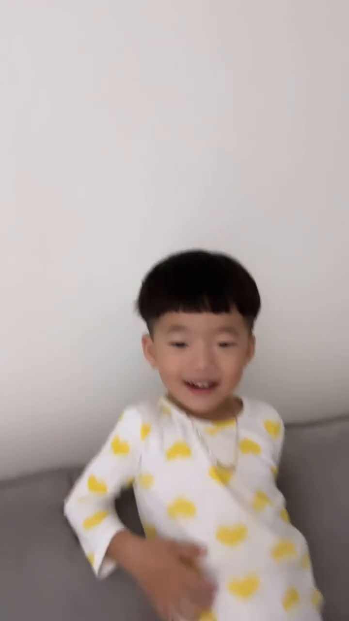 언제까지 놀꺼니? 이제 자렴..