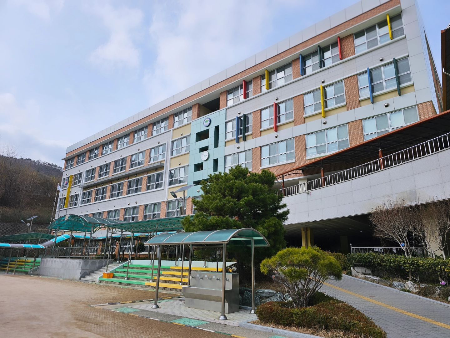 2년동안 정들었던 모전초 👋 
4반의 돌봄쌤들 너무 좋으시구 감사할뿐이다
2년동안 돌봄교실 수업 경험은 나에게
성장할 수 있는 시간이었길 , 
감사했어요 쌤들, 고마워 꼬맹이들아 ! 

#모전초 #돌봄교실 #돌봄교실특기적성 
#칼림바강사 #칼림바수업 #초등학교수업
#한국종합문화예술협회대표강사
#한국종합문화예술협회 #부산칼림바 #경남칼림바
#양산칼림바 #고마움